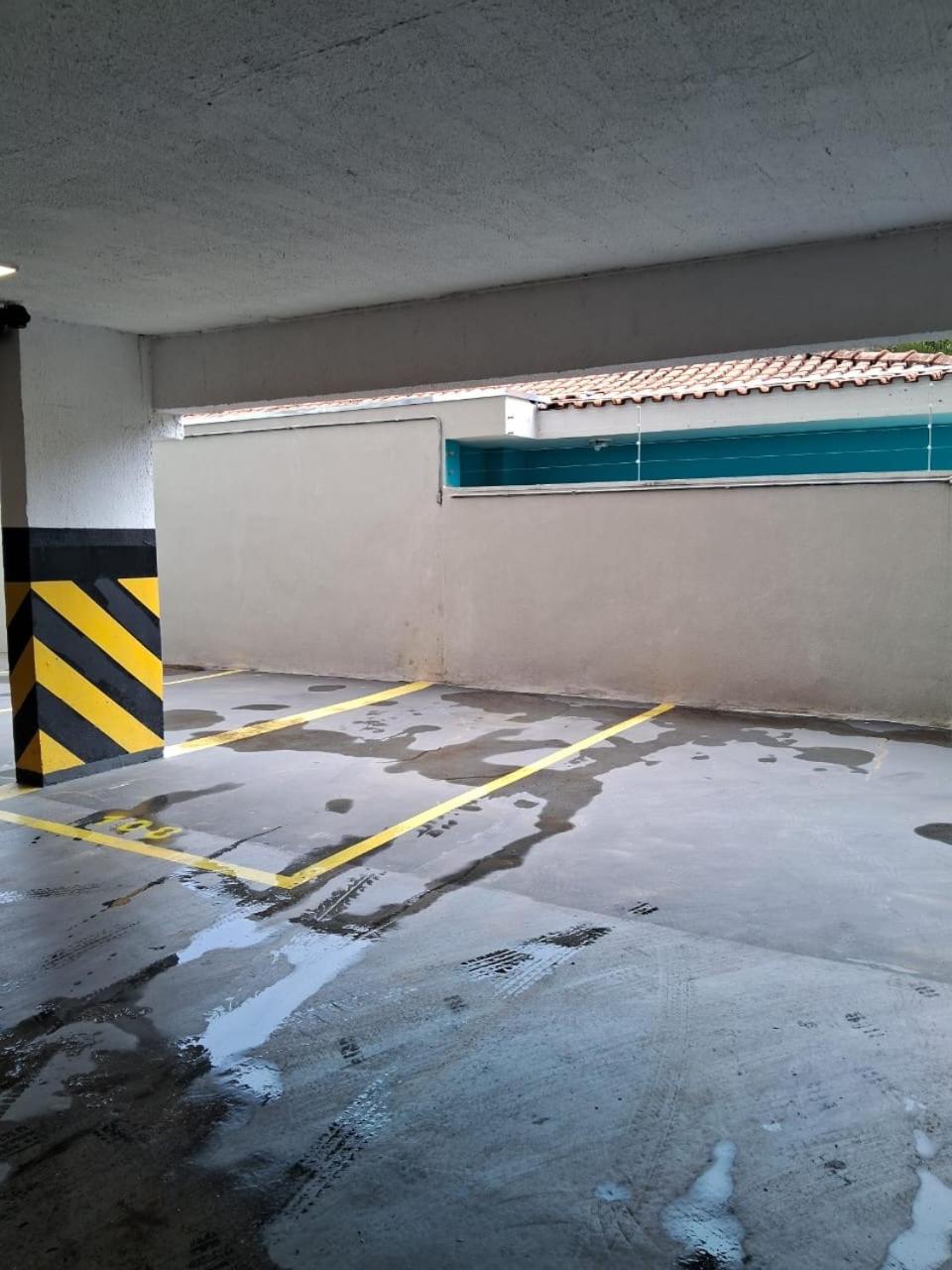 Suíte confortável, churrasqueira e TV 55in em area nobre da cidade