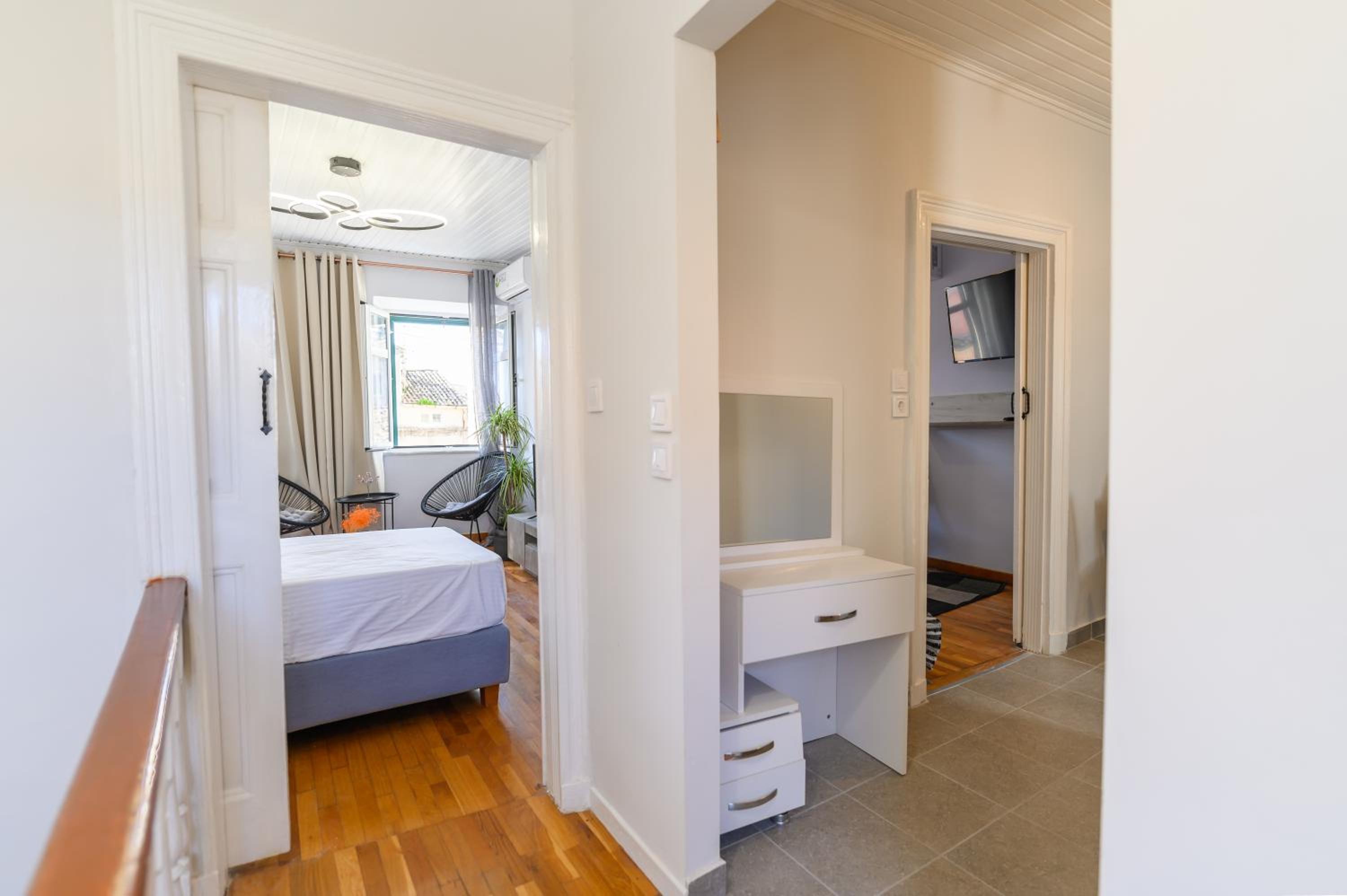 Mitropoleos Suite