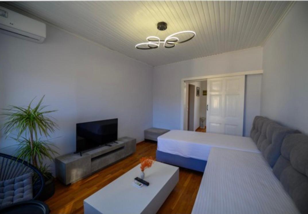 Mitropoleos Suite