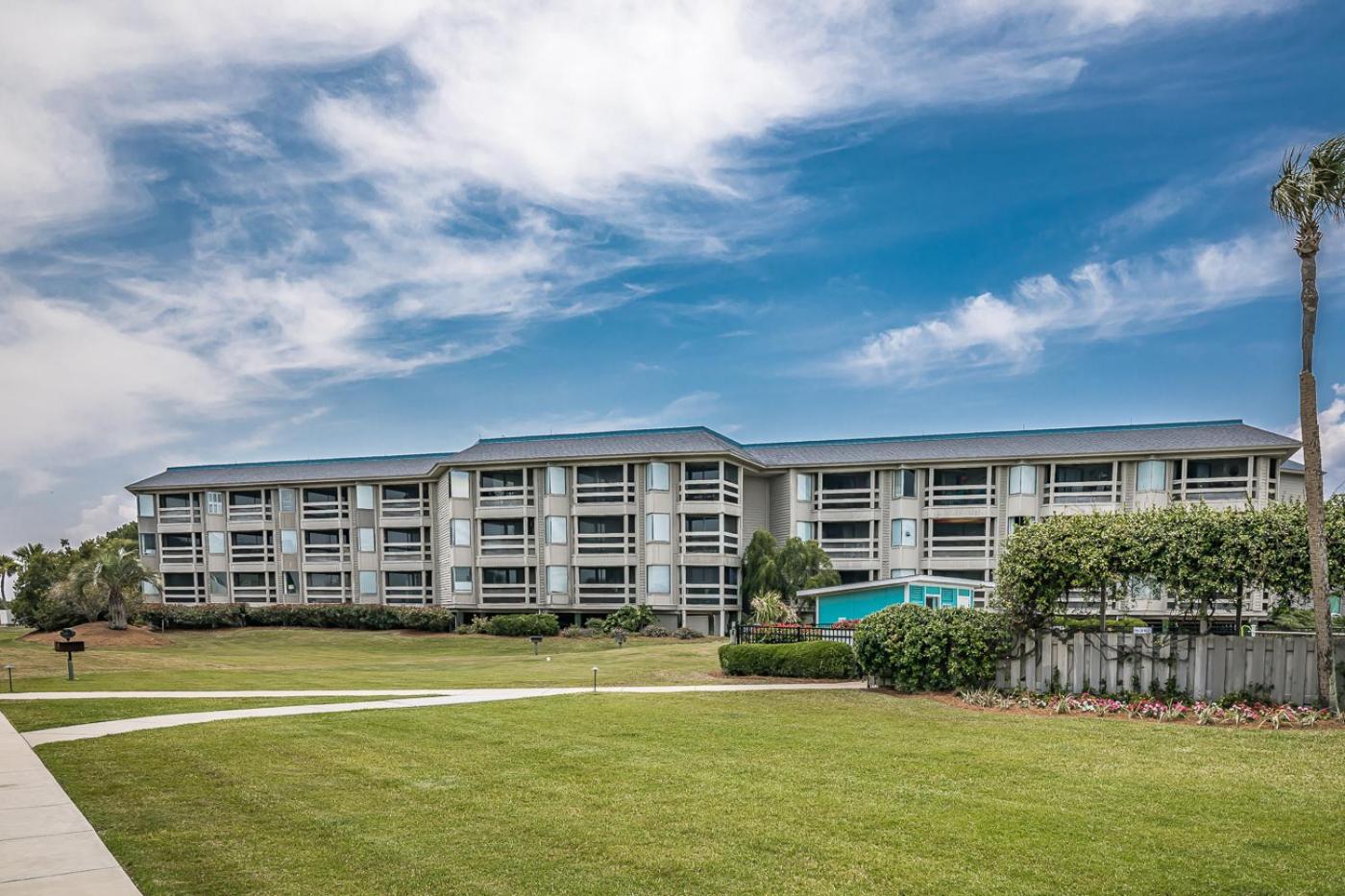New listing - Condo on Harbor Island view 4