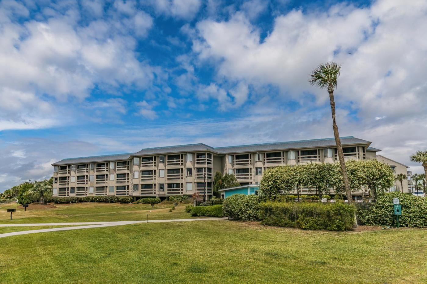 Harbor Island Beach House L building view 3