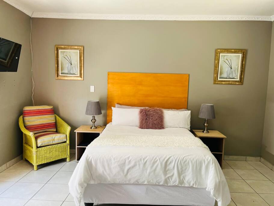 Bachelor suite in Rustenburg view 2