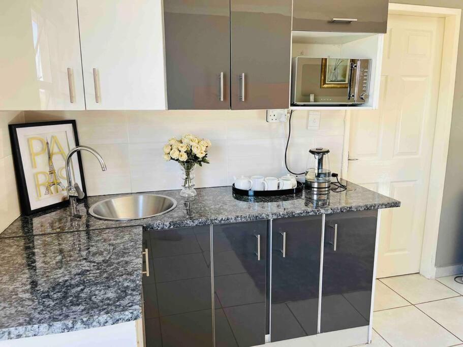 Bachelor suite in Rustenburg view 5