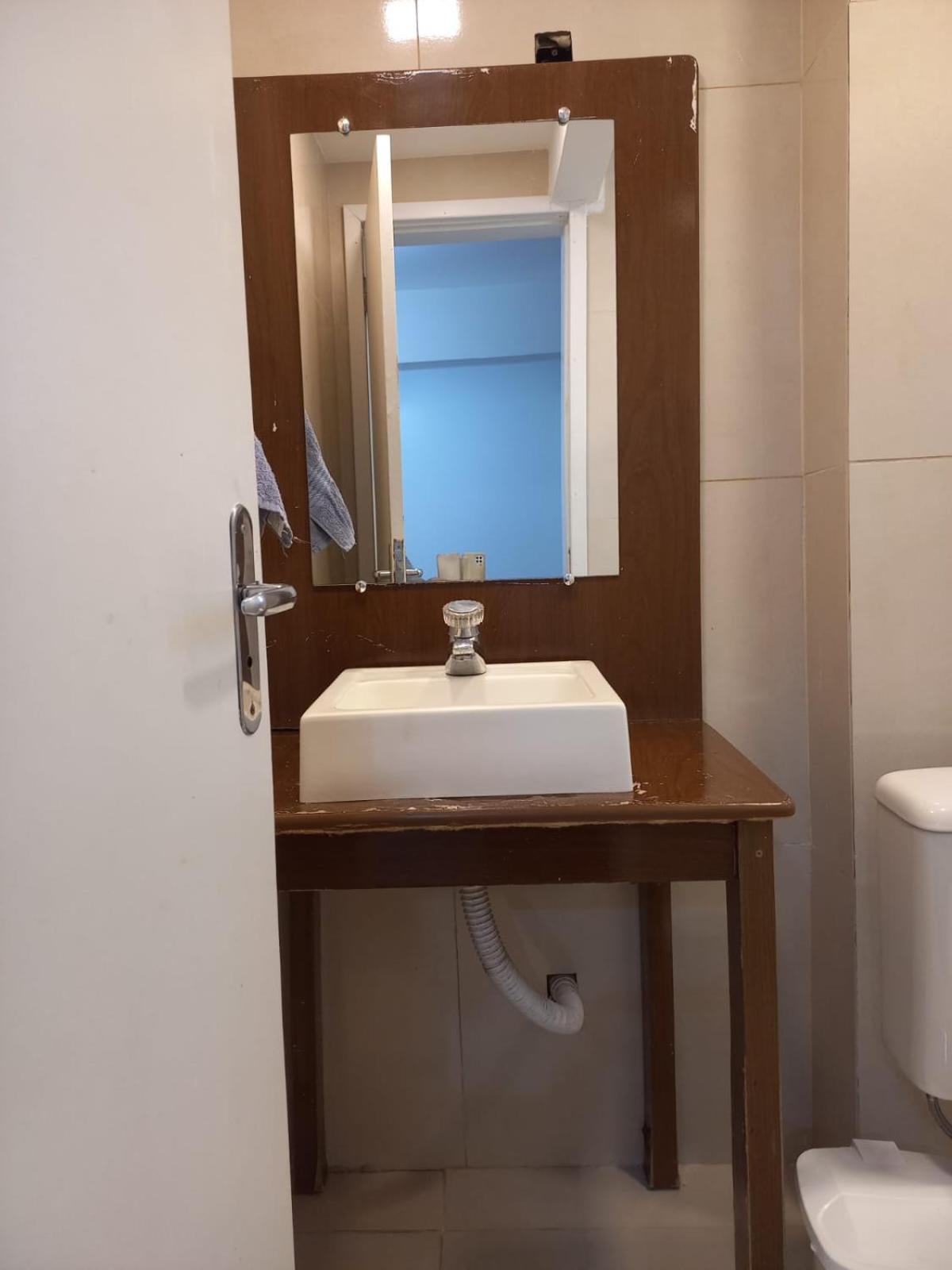 Loft 80 metros do mar na Praia Central com garagem