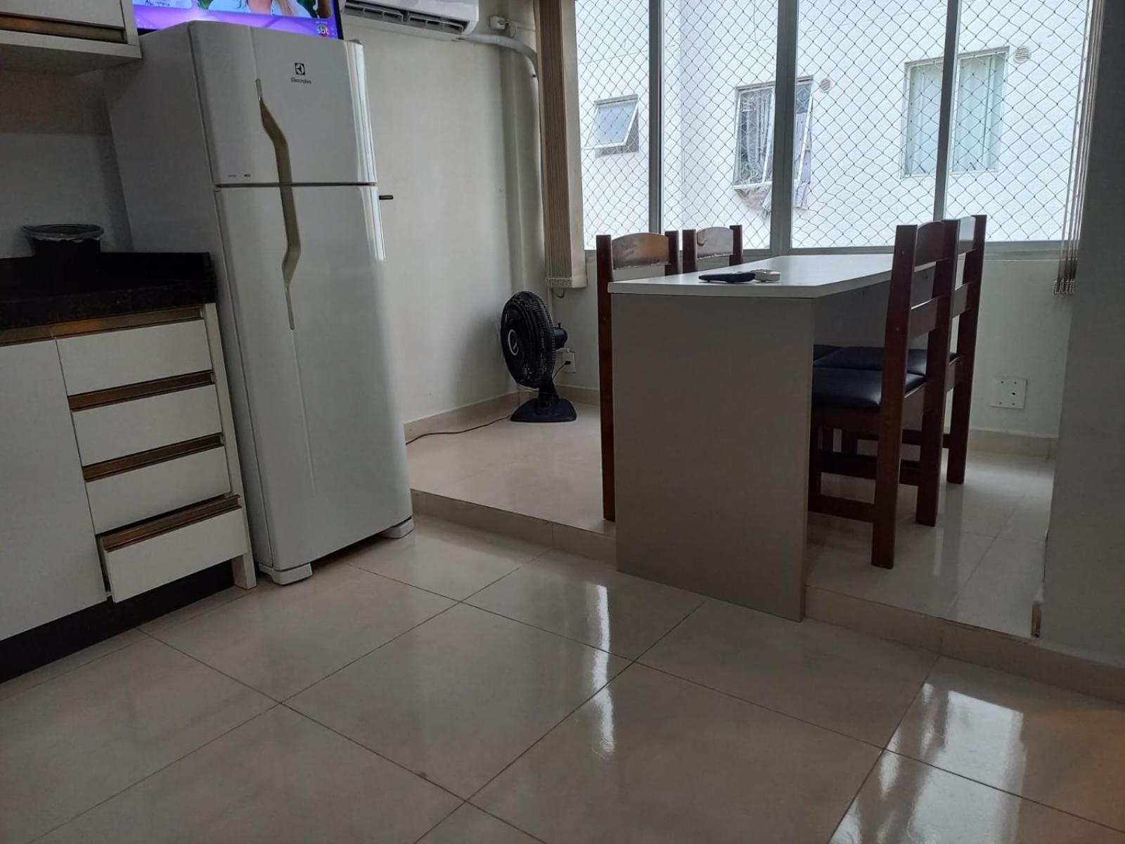 Loft 80 metros do mar na Praia Central com garagem