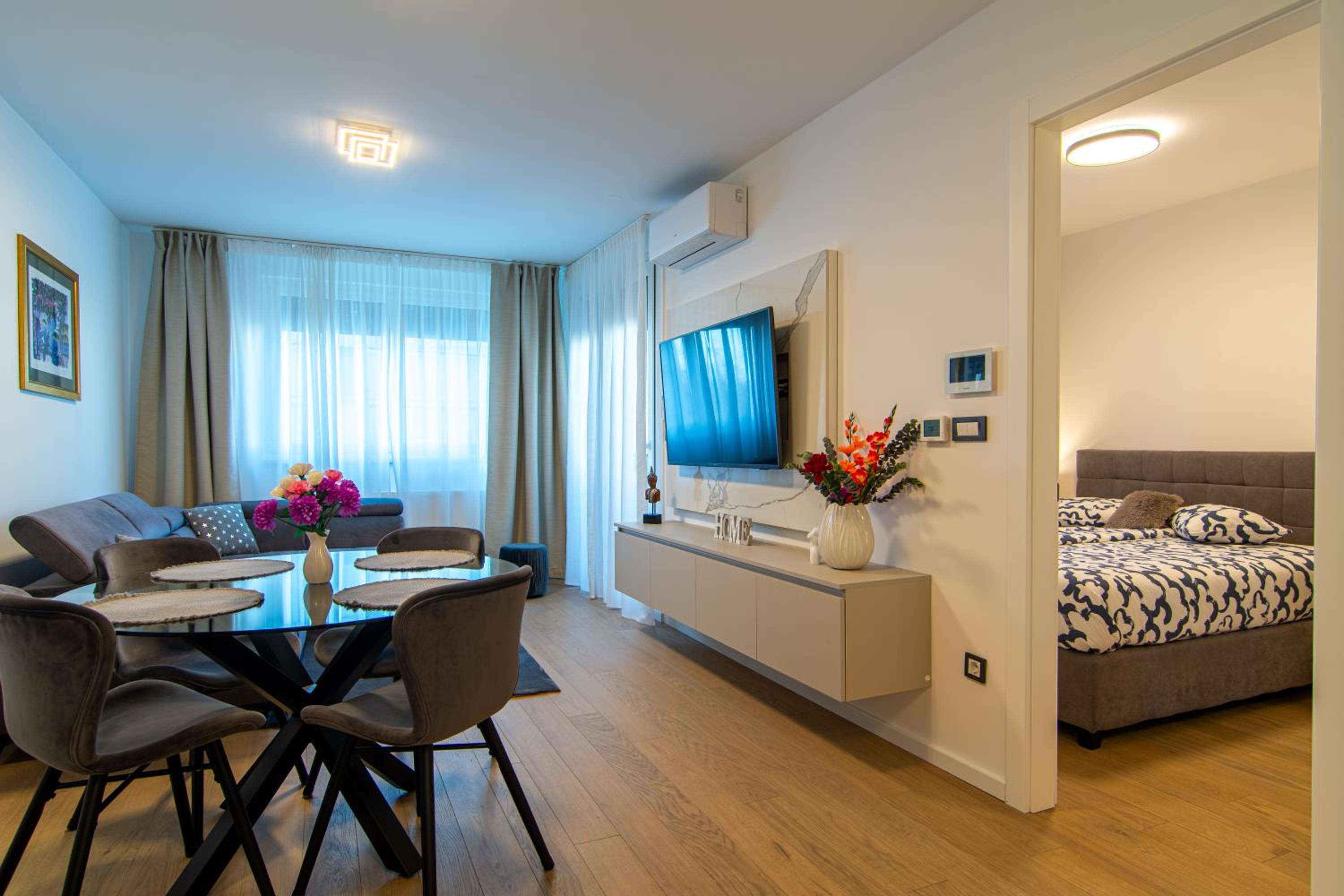 Flexible SelfCheckIns 63 - Zagreb - Loggia - Brand New view 4
