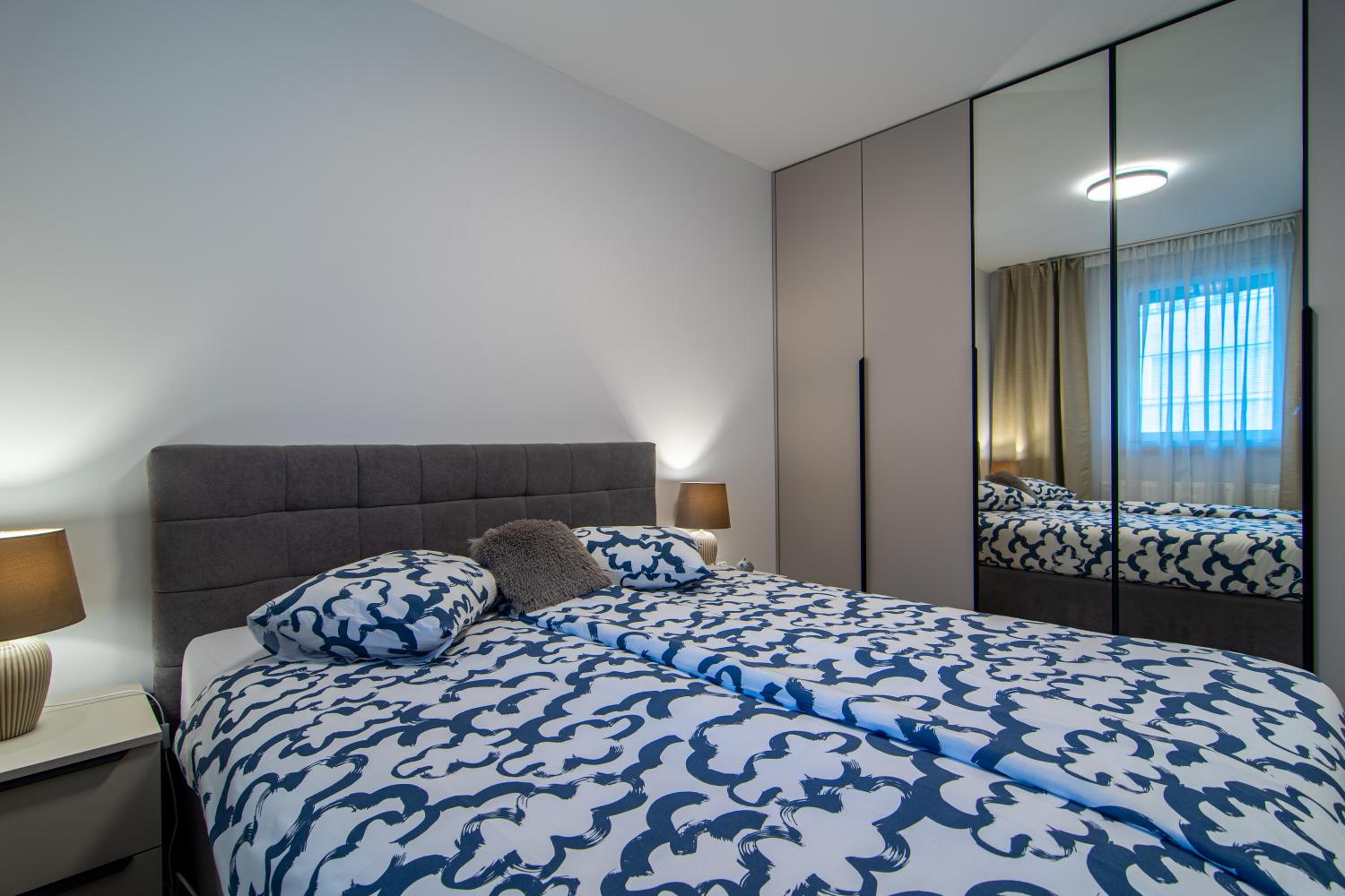 Flexible SelfCheckIns 63 - Zagreb - Loggia - Brand New view 3