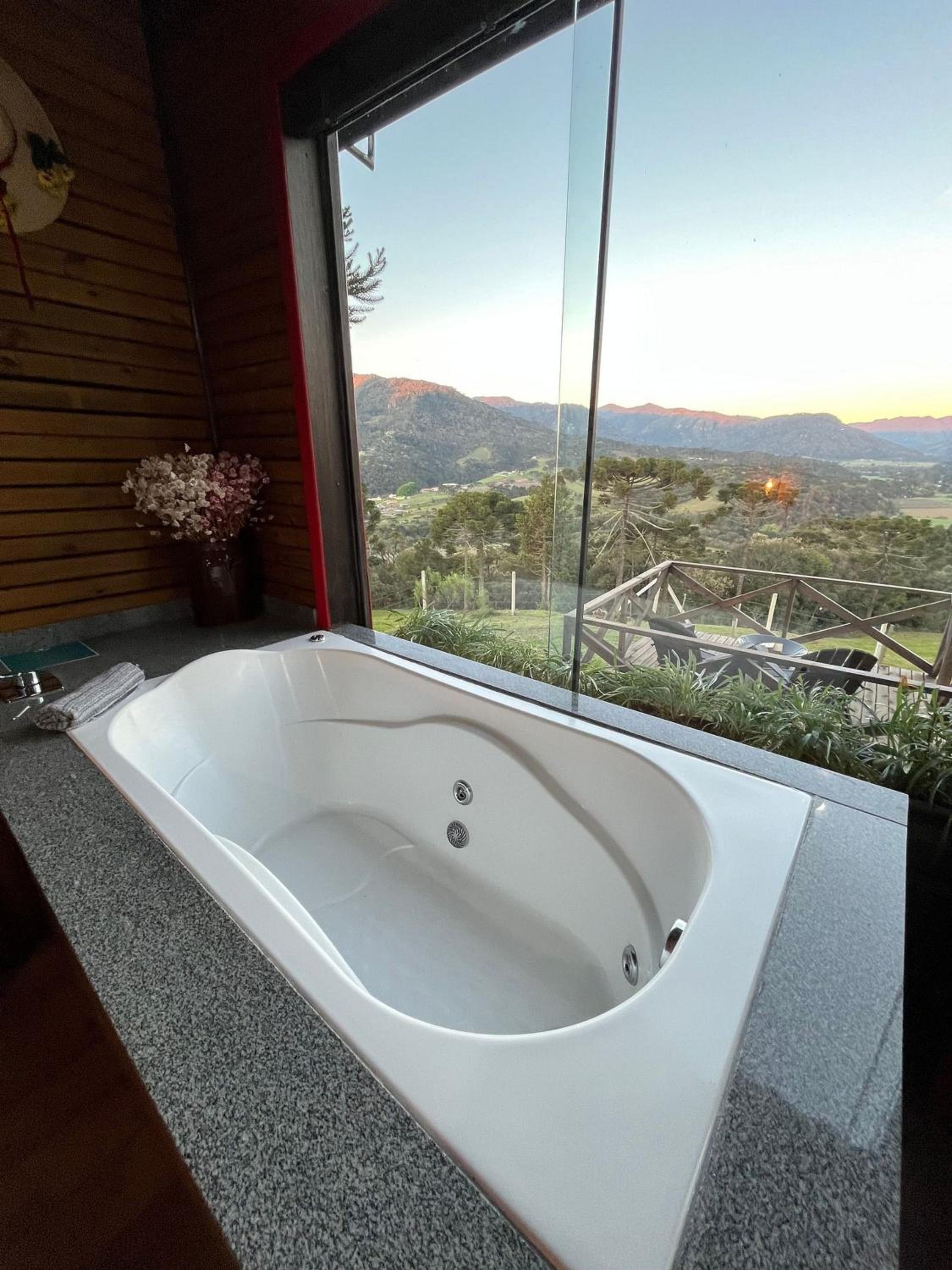 Chalés incríveis com banheira de hidromassagem e vista encantadora