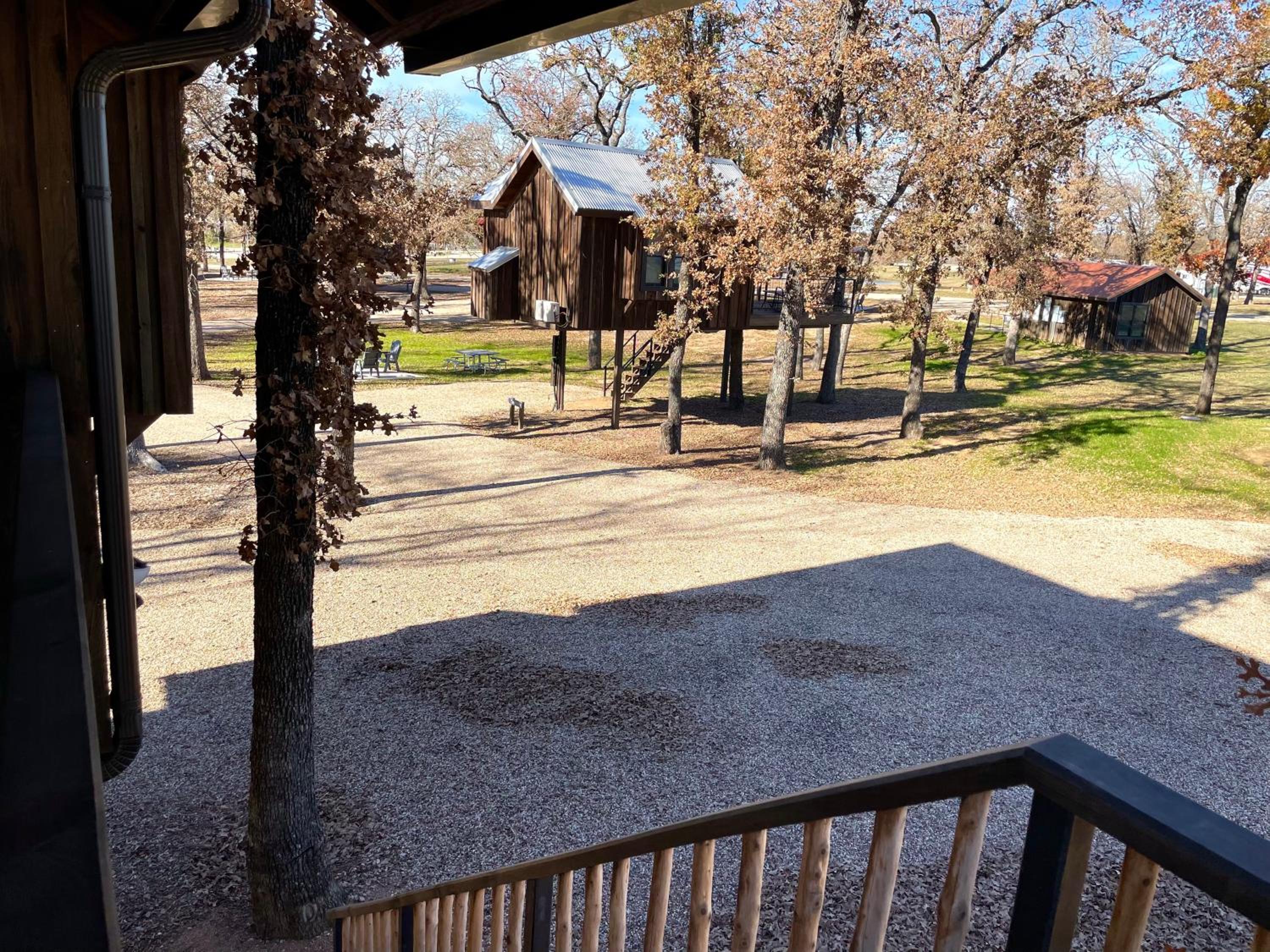 Meadowlark Treehouse 15 MIN to MagnoliaBaylor