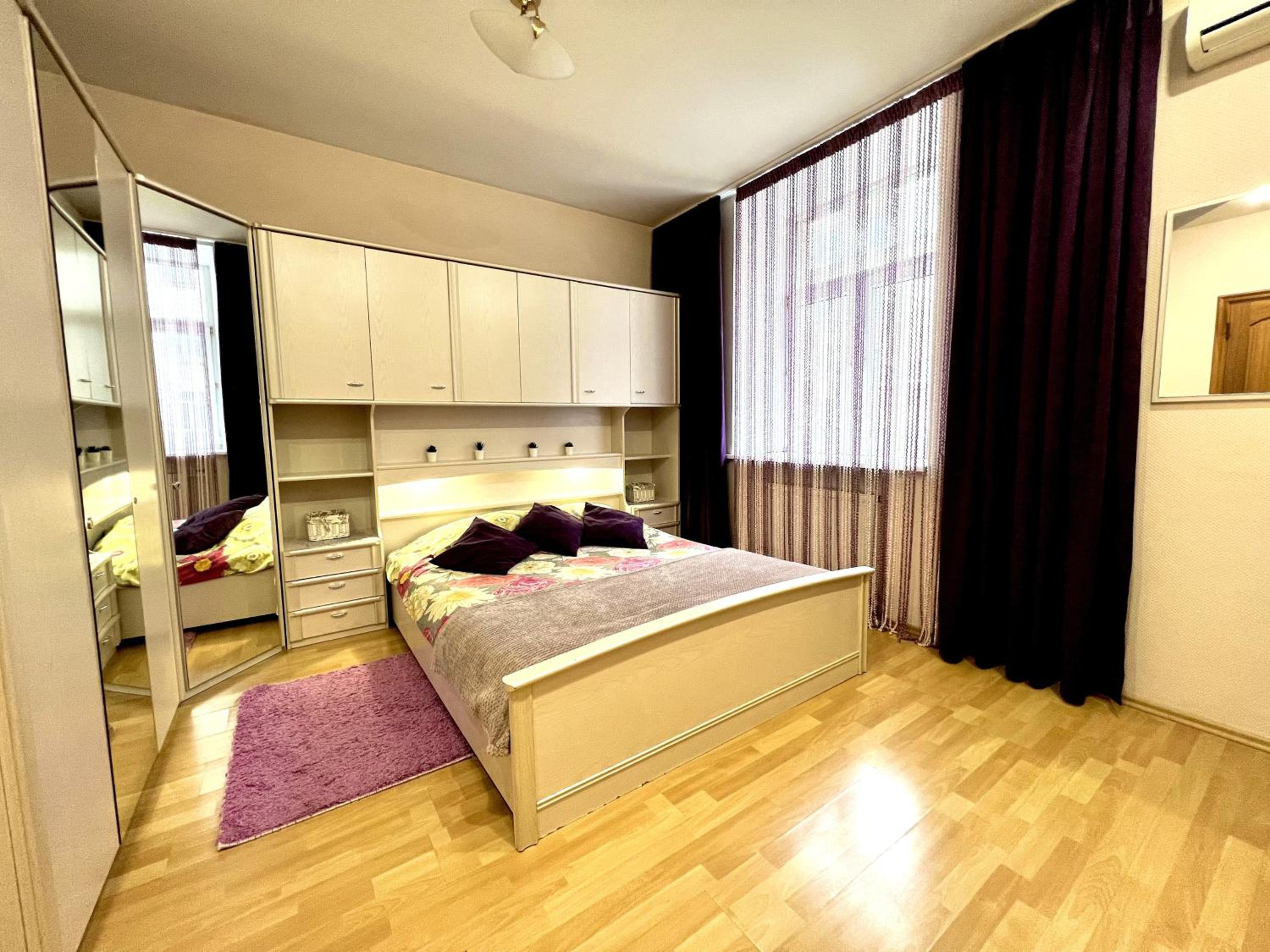 KyivHome in Kreschatik view 3