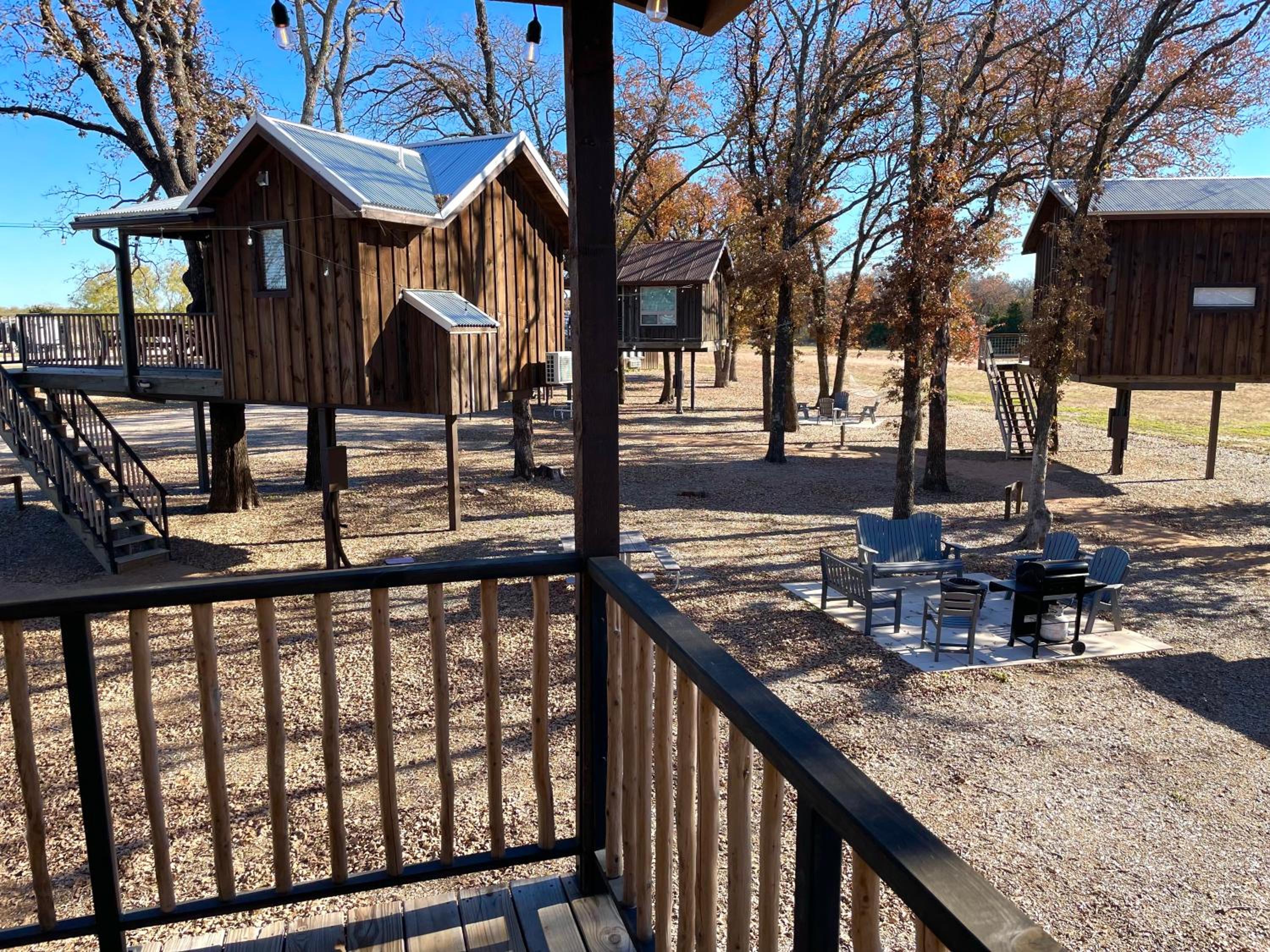 Meadowlark Treehouse 15 MIN to MagnoliaBaylor