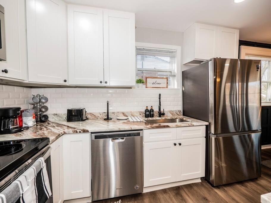 Newly renovated 3 bed/1 bath for visits to DC/UMD! view 2