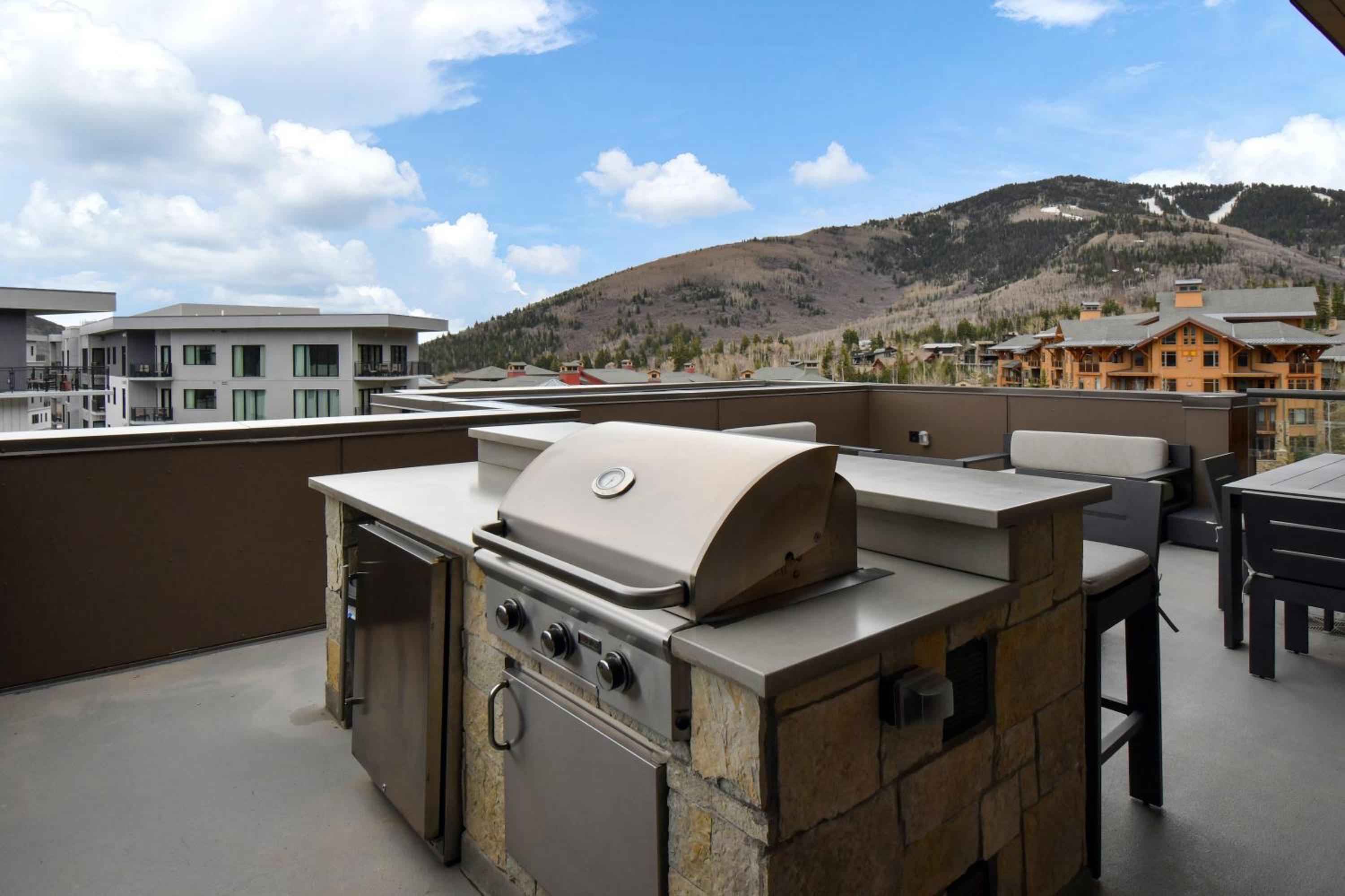 Stunning 4-BDR Penthouse with rooftop deck. Ski-inout access pool hot tubs 5-star amenities. view 4