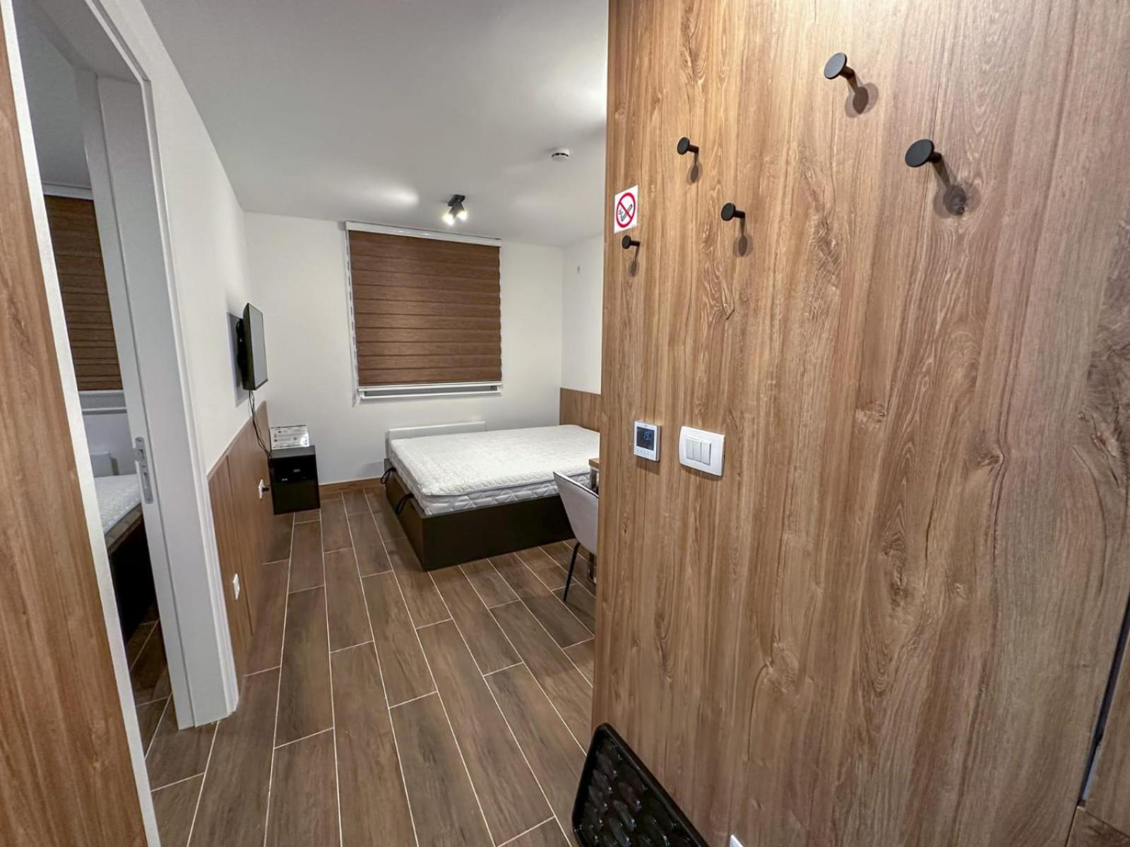 Hrast Apartman Šestosjed Trnovo