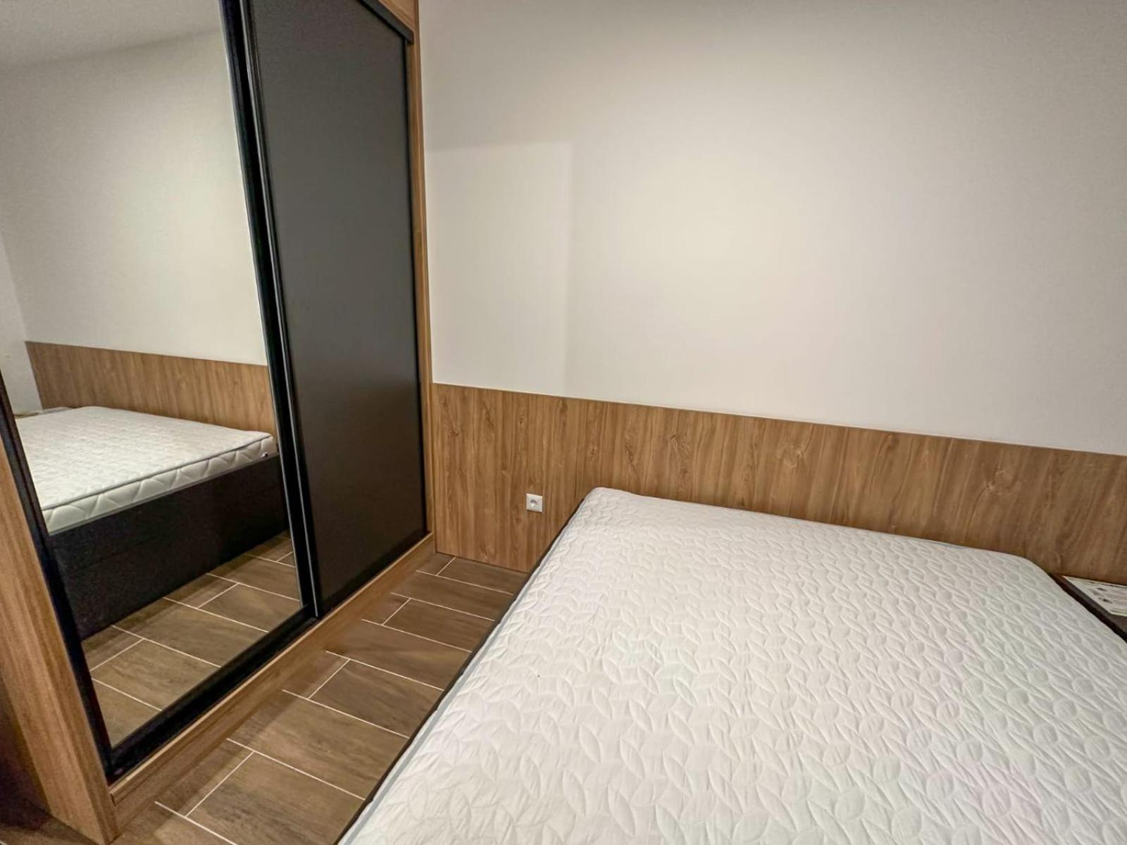 Hrast Apartman Šestosjed Trnovo
