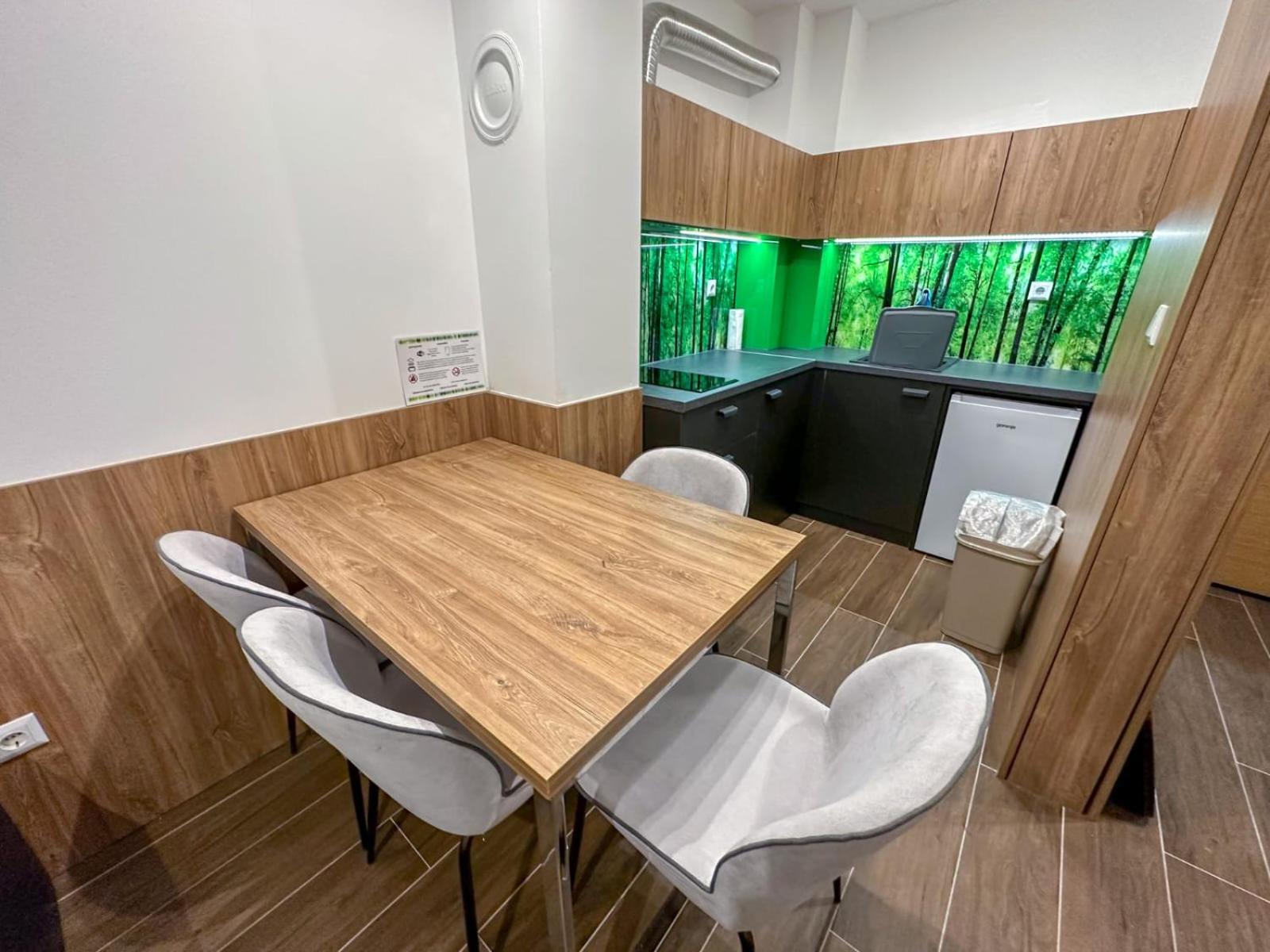 Hrast Apartman Šestosjed Trnovo