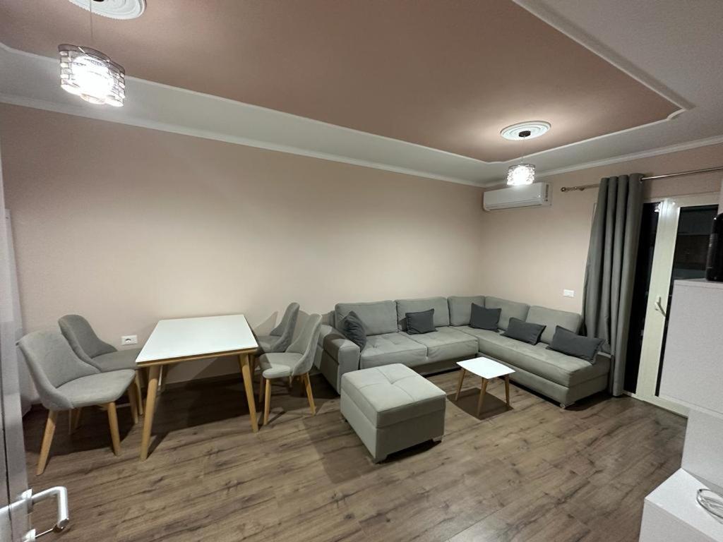 Tushemisht Apartment Rent 2