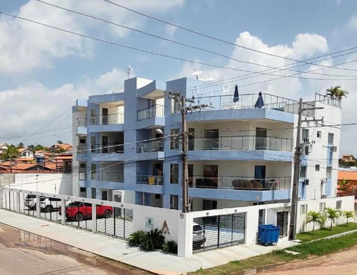 No Atalaia, Fort Poseidon rua do Atalho a 700 metros da praia do Atalaia, apartamento novo decorado, varanda, sala de estar e jantar, 02 suítes, 03 banheir