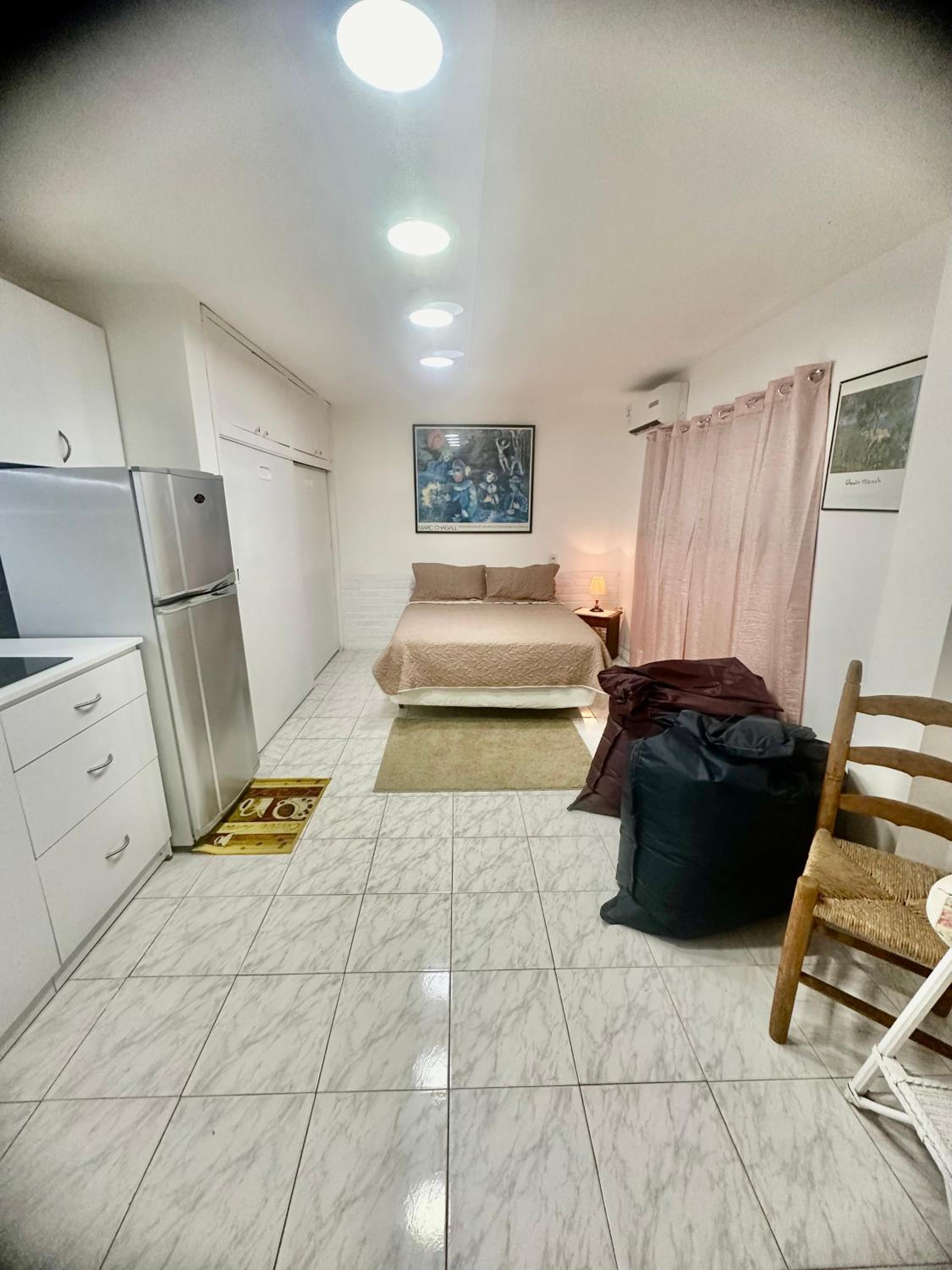 Estudio independiente, full equipo en excelente zona de Caracas view 4