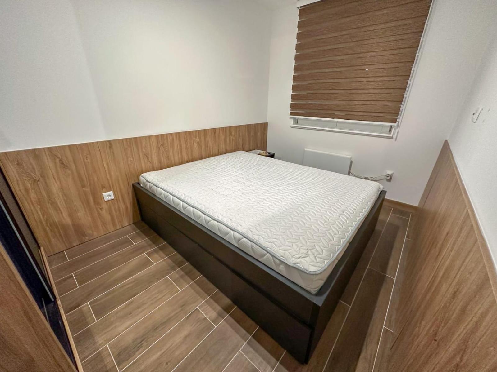 Hrast Apartman Šestosjed Trnovo