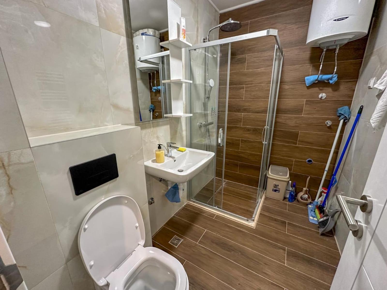 Hrast Apartman Šestosjed Trnovo