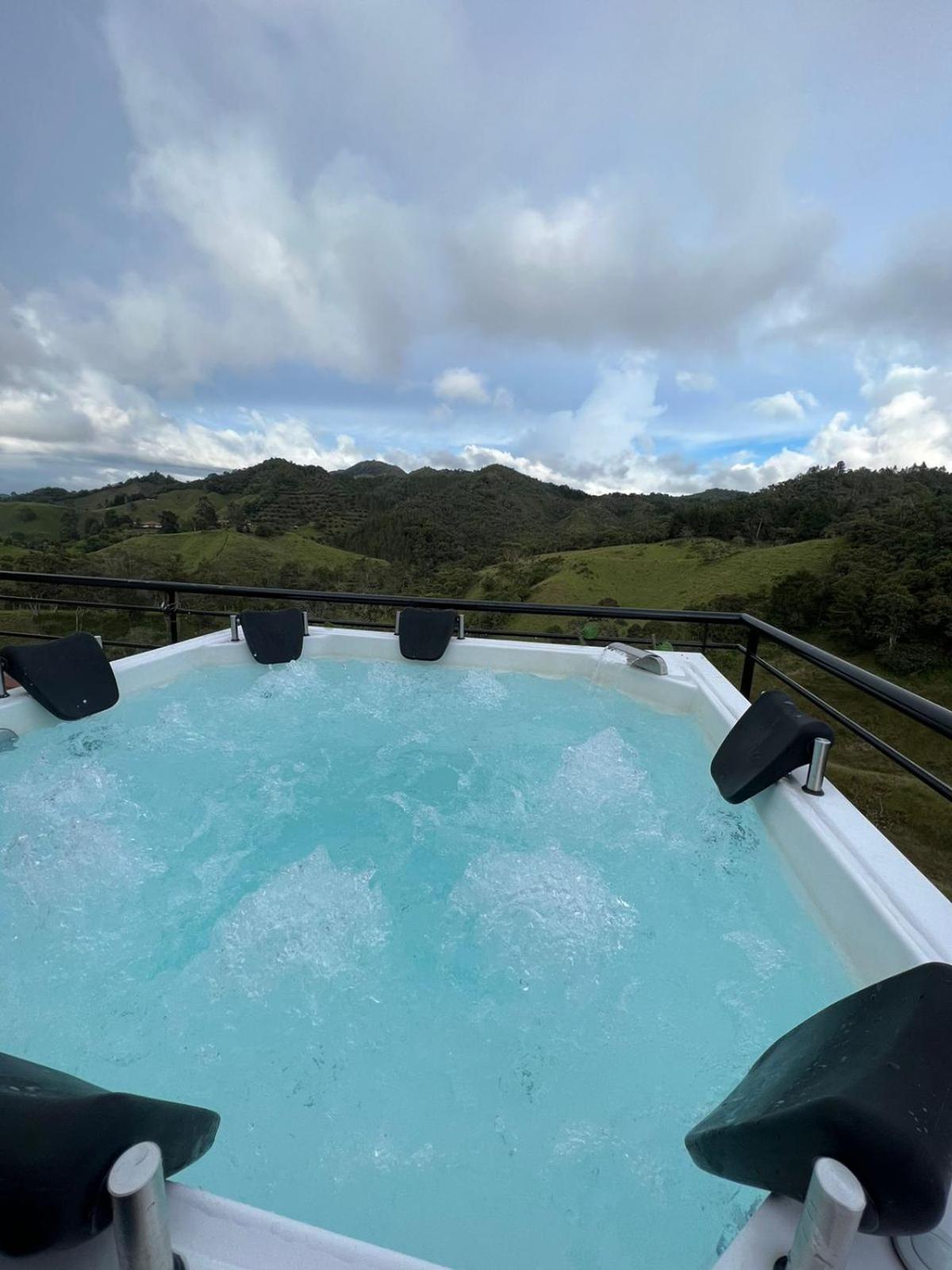 Lujosa casa de campo con jacuzzi.