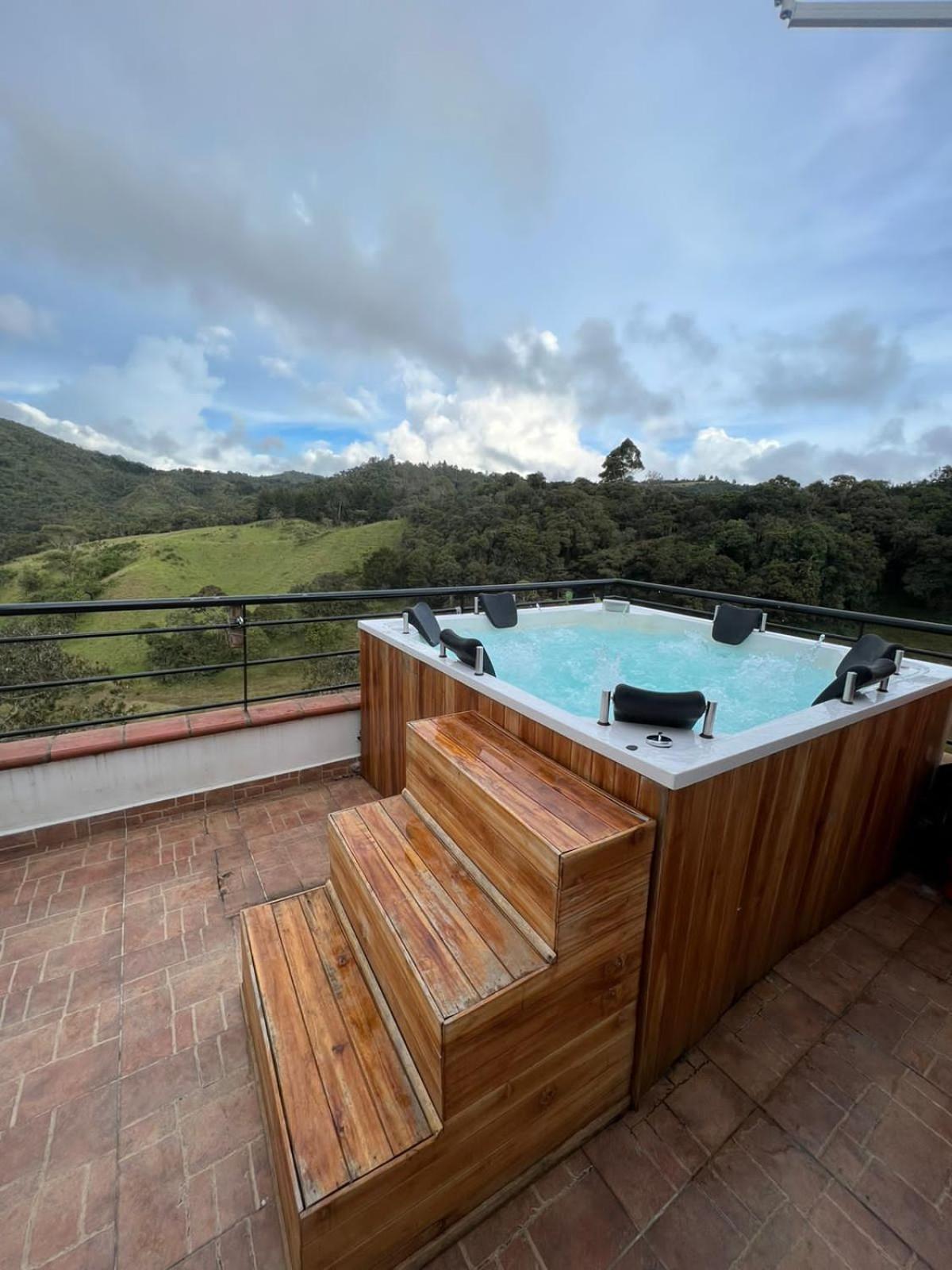 Lujosa casa de campo con jacuzzi.