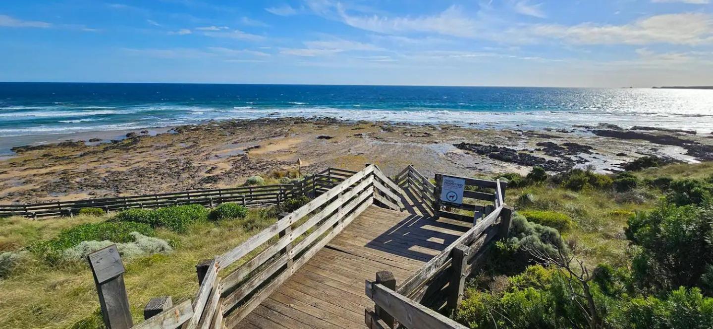 Oceanview Escape - Luxe Coastal Retreat with Hot Tub