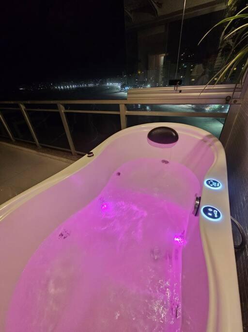 PÉ na Areia com Jacuzzi e Vista Incrível Para MAR!