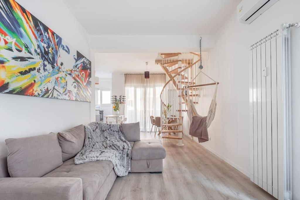 Cozy apartment 1 Min from new MM4 Argonne