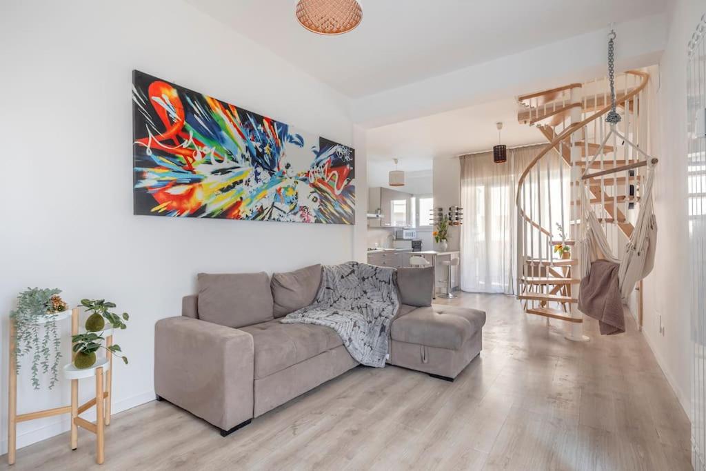 Cozy apartment 1 Min from new MM4 Argonne