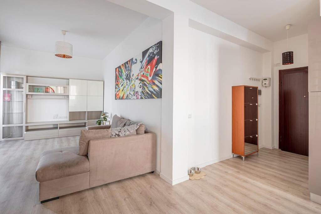 Cozy apartment 1 Min from new MM4 Argonne