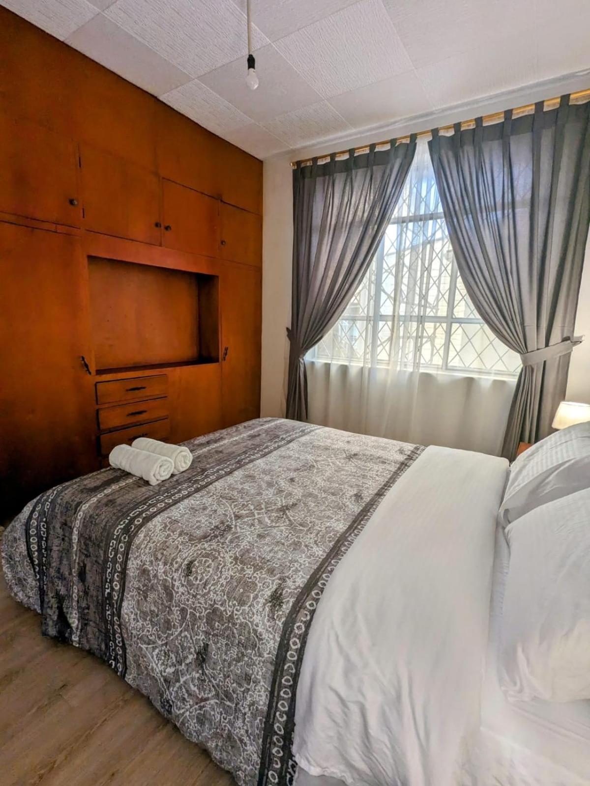 Beautiful room near everything 1