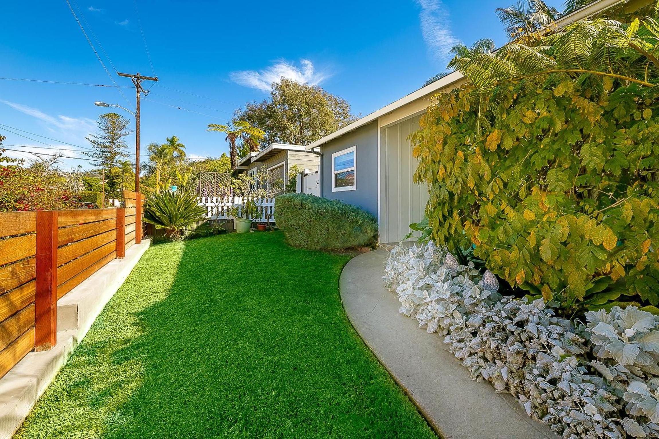 La Jolla Cottage view 3