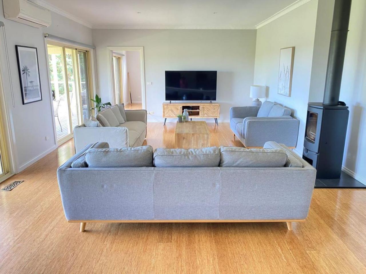 Farmhouse in the heart of wine country, 10 minutes to beach