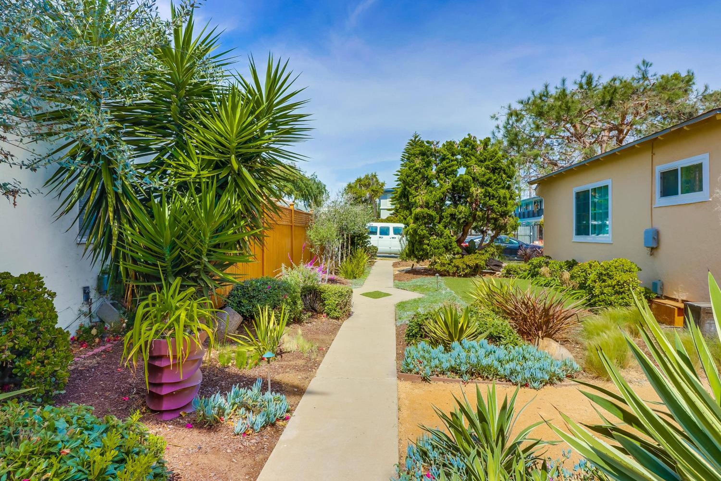 OB Smiths Cottage By The Beach view 4