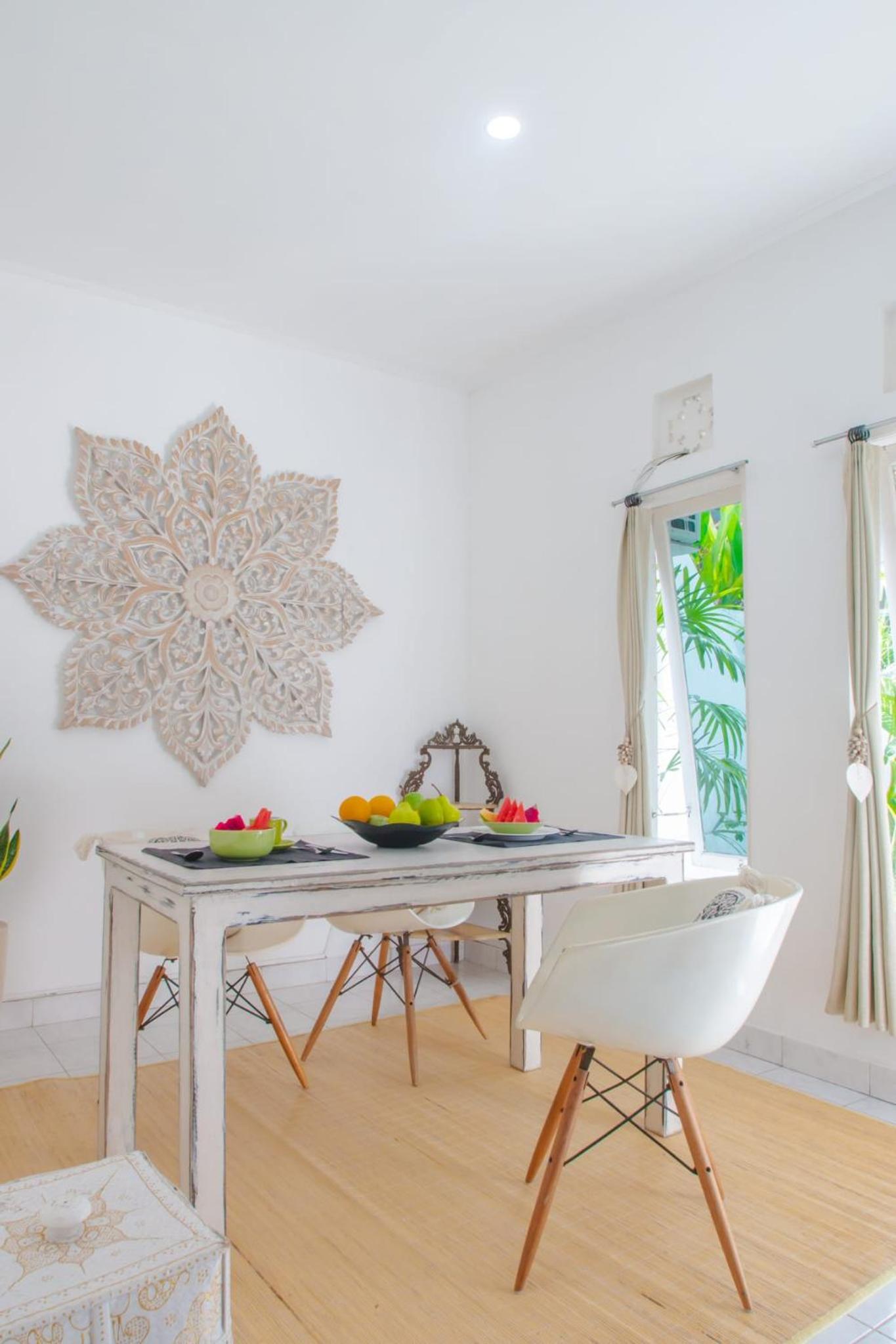 Cozy Balinese House — dining