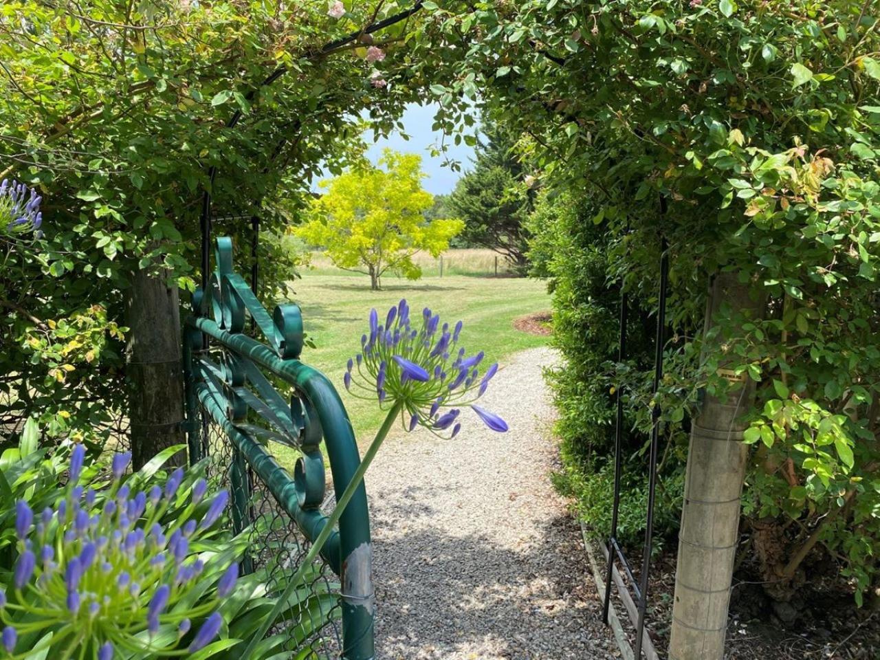 Farmhouse in the heart of wine country, 10 minutes to beach