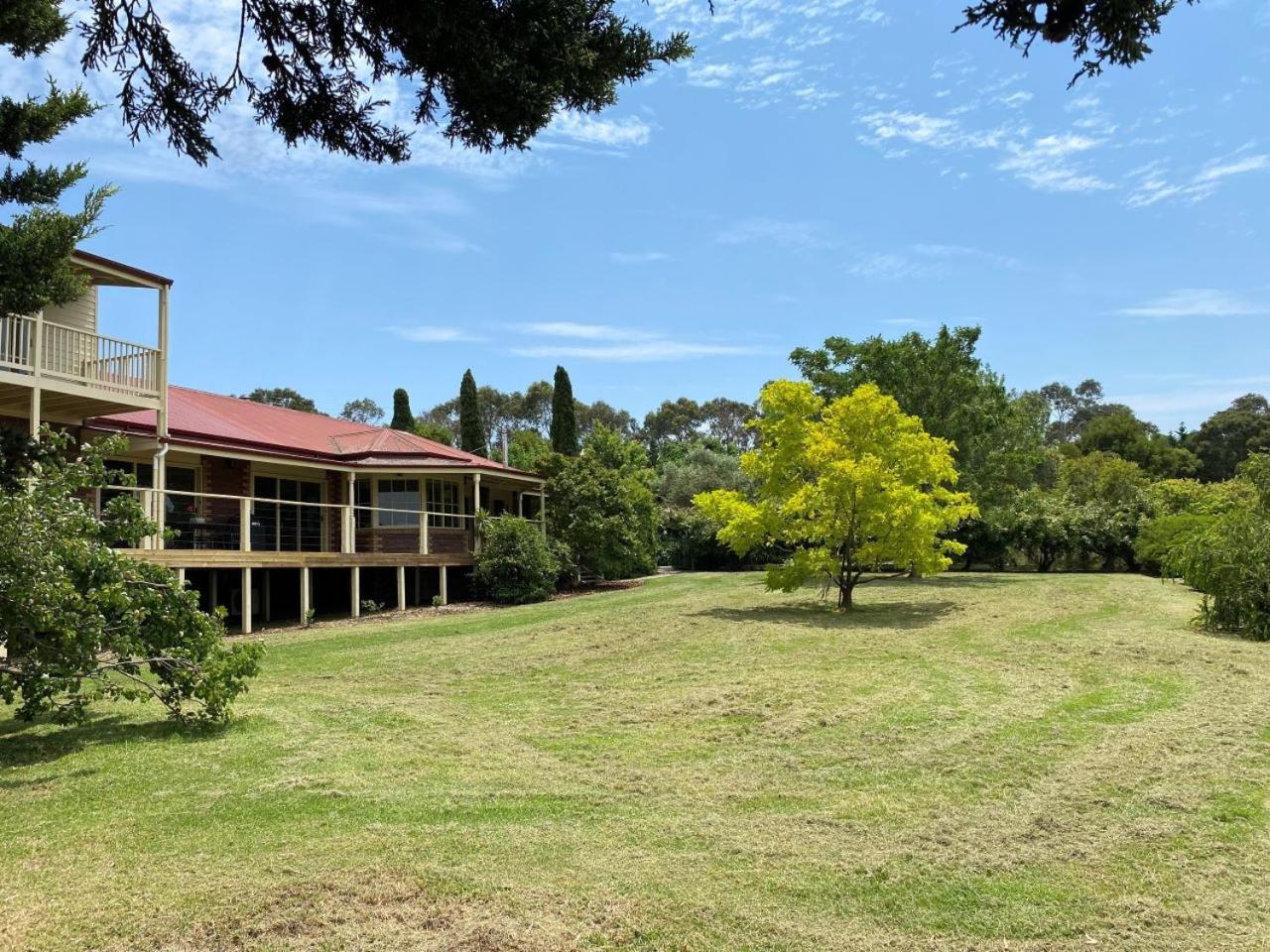 Farmhouse in the heart of wine country, 10 minutes to beach