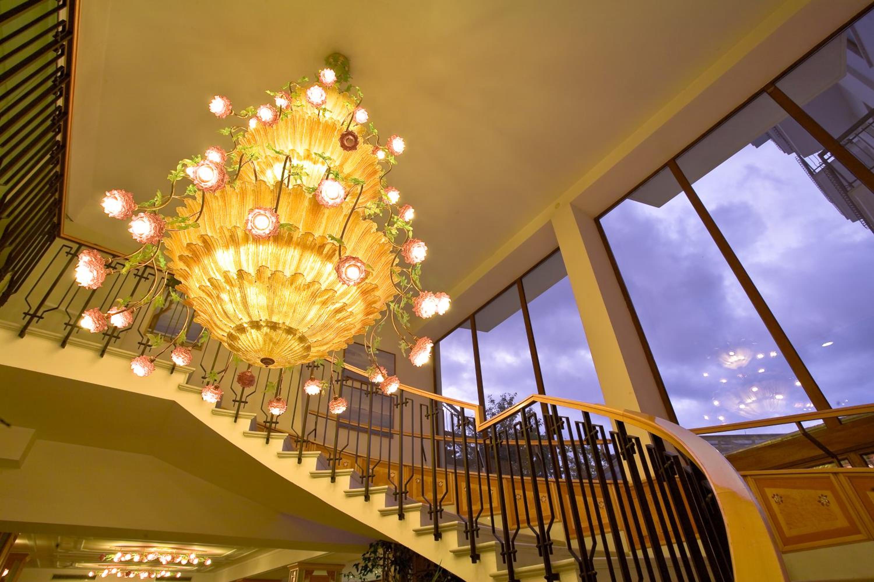 Hotel Grand Hotel Flora - Image 1