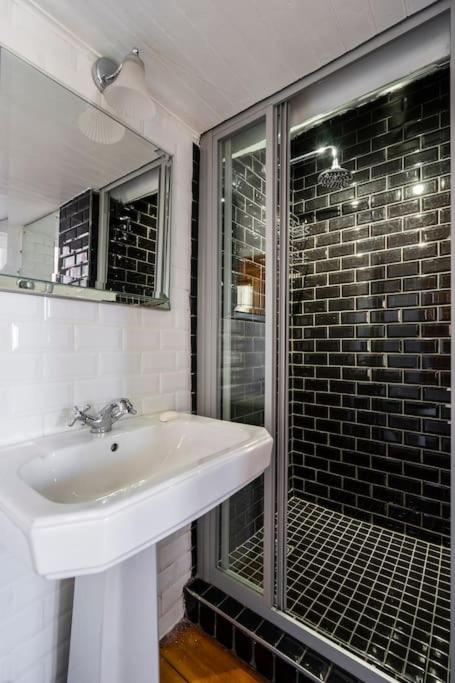 Luxury Victorian House w/ Spectacular Roof Terrace view 5