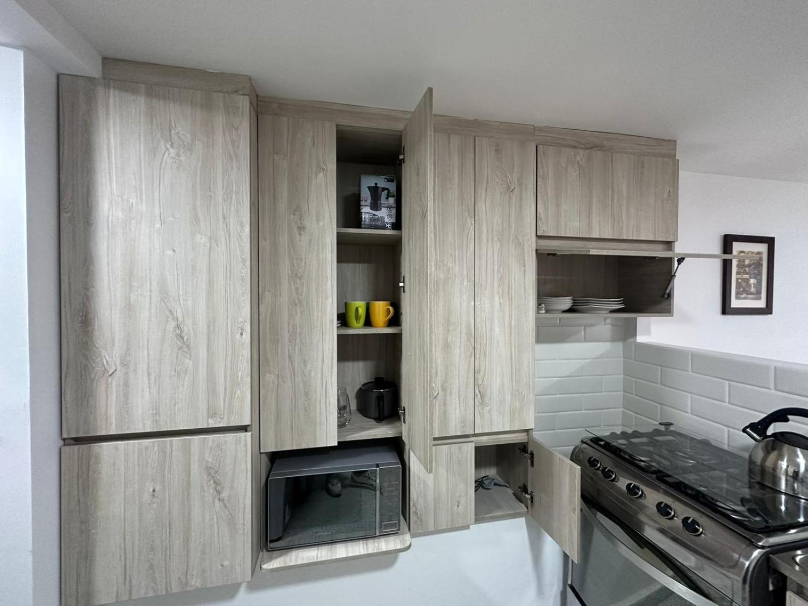 loft cerca a laureles, WIFI, cerca metro y GUARDA EQUIPAJE GRATIS!!