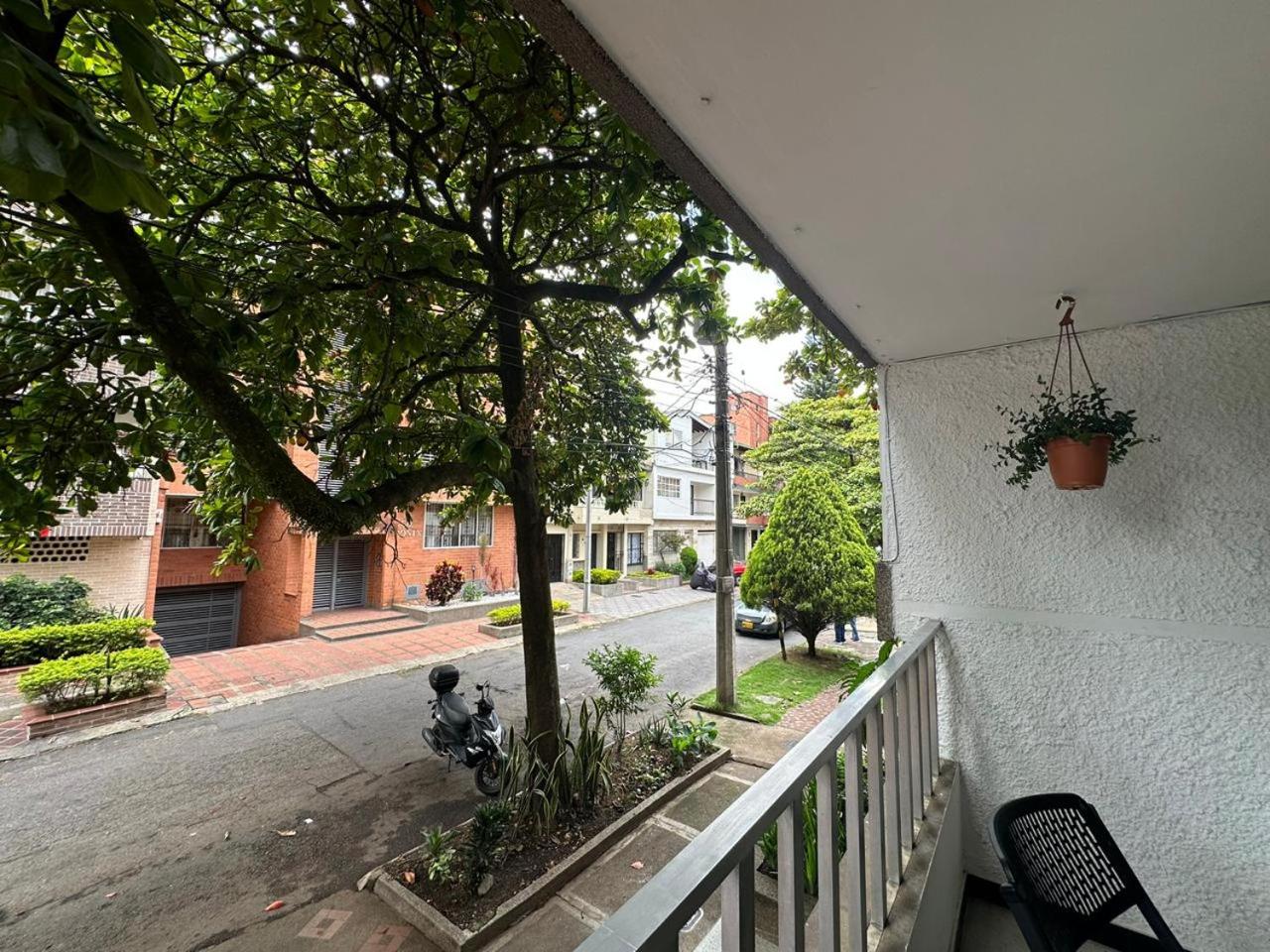 loft cerca a laureles, WIFI, cerca metro y GUARDA EQUIPAJE GRATIS!!