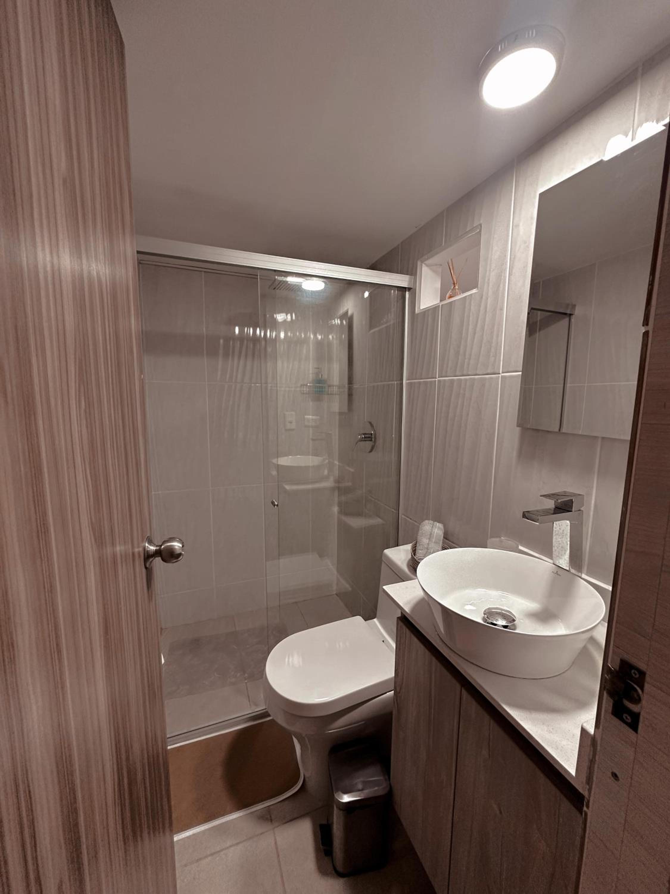loft cerca a laureles, WIFI, cerca metro y GUARDA EQUIPAJE GRATIS!!
