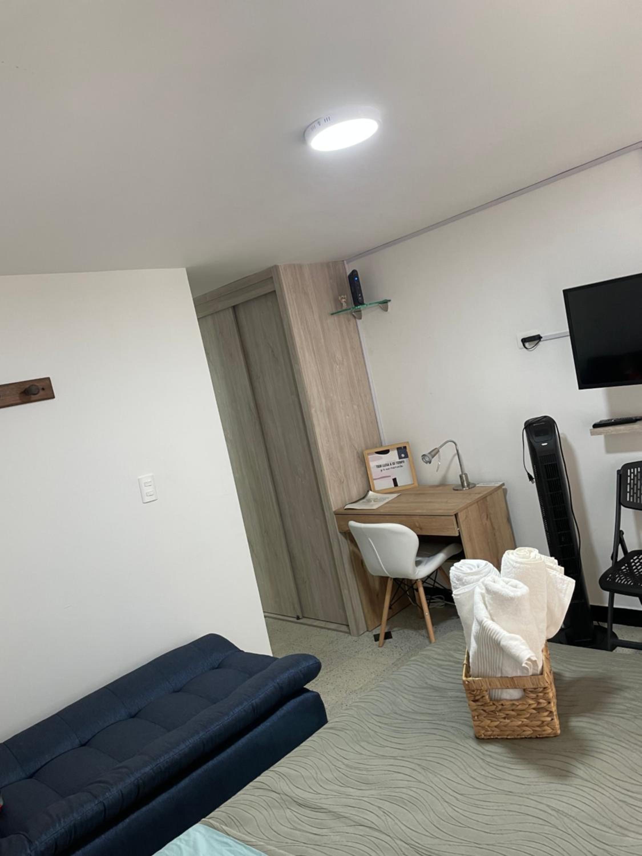 loft cerca a laureles, WIFI, cerca metro y GUARDA EQUIPAJE GRATIS!!