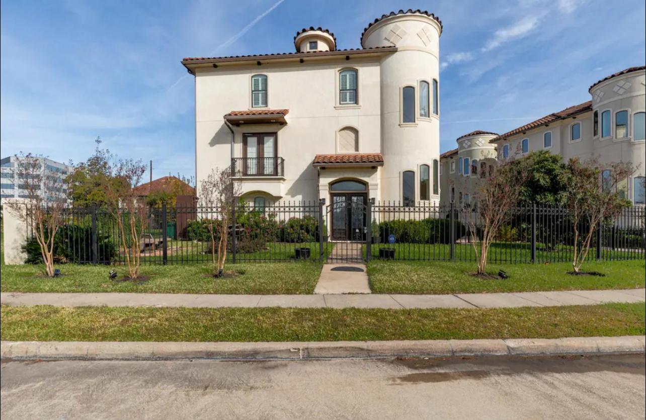ADELINA mini-castle at Galleria with heated pool & spa