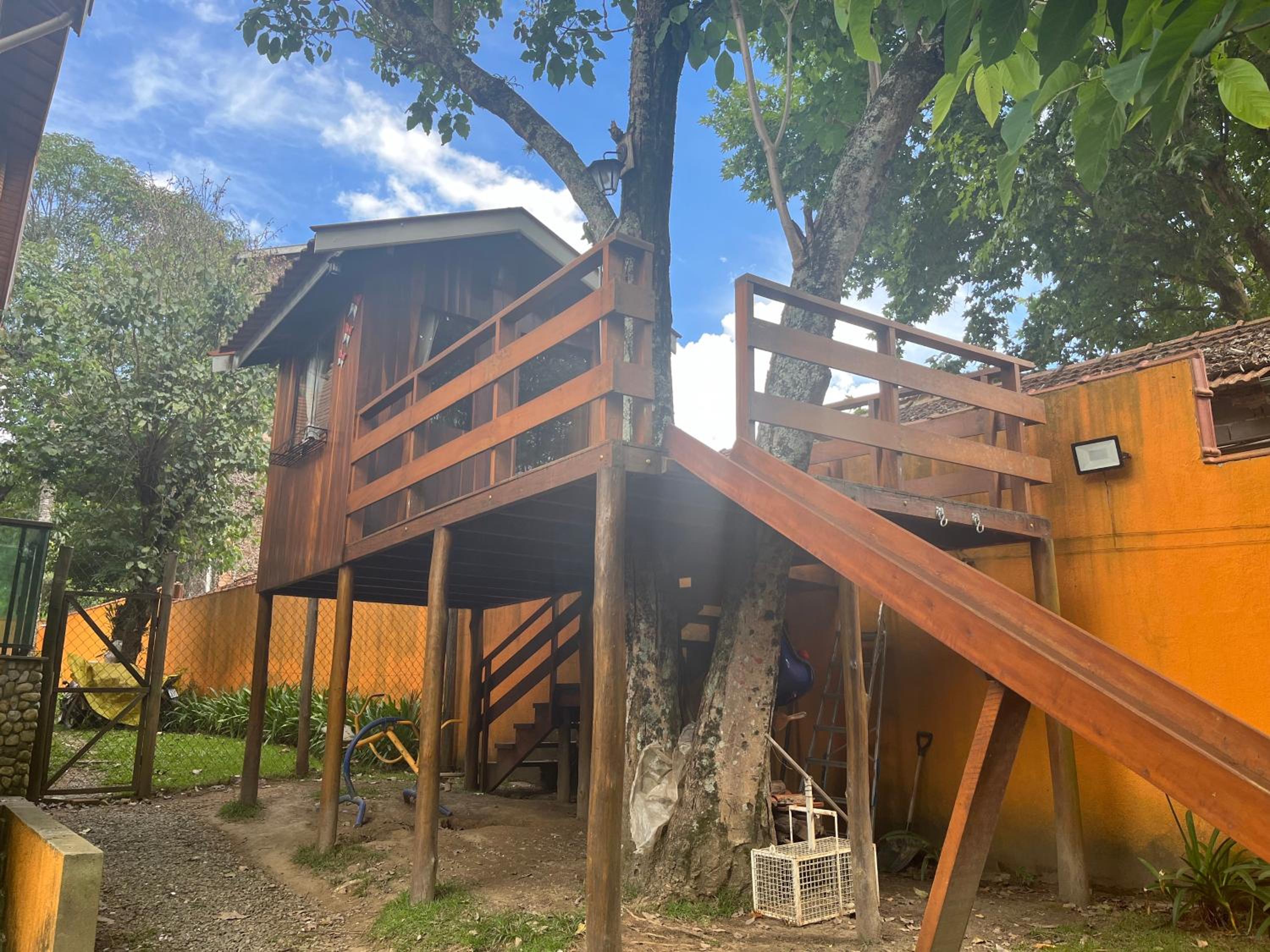 Mansão em Santo Antônio do Pinhal com 4 suítes, Wi-FI, churasqueira, casinha na árvore, bilhar e tênis de mesa