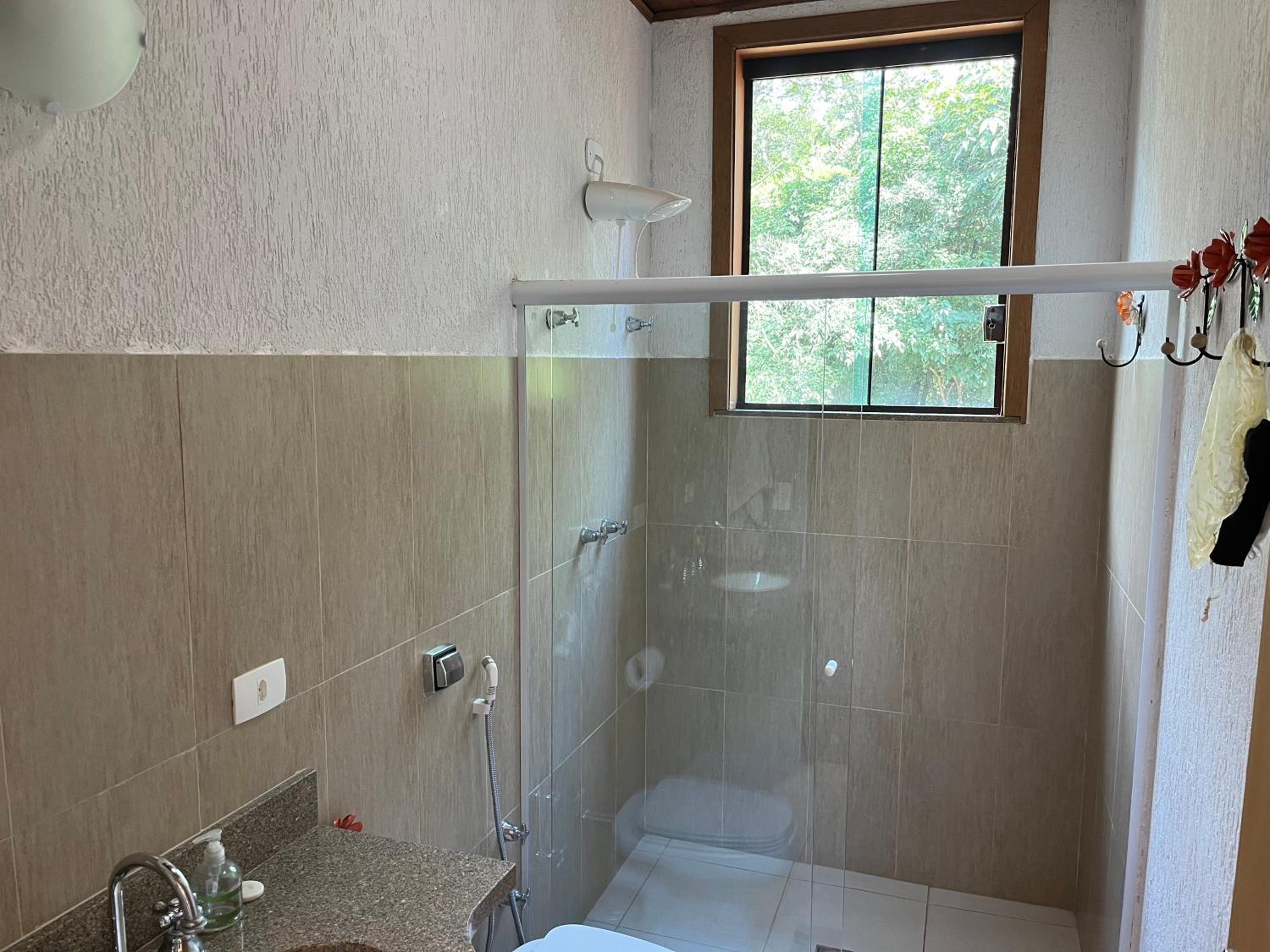 Mansão em Santo Antônio do Pinhal com 4 suítes, Wi-FI, churasqueira, casinha na árvore, bilhar e tênis de mesa
