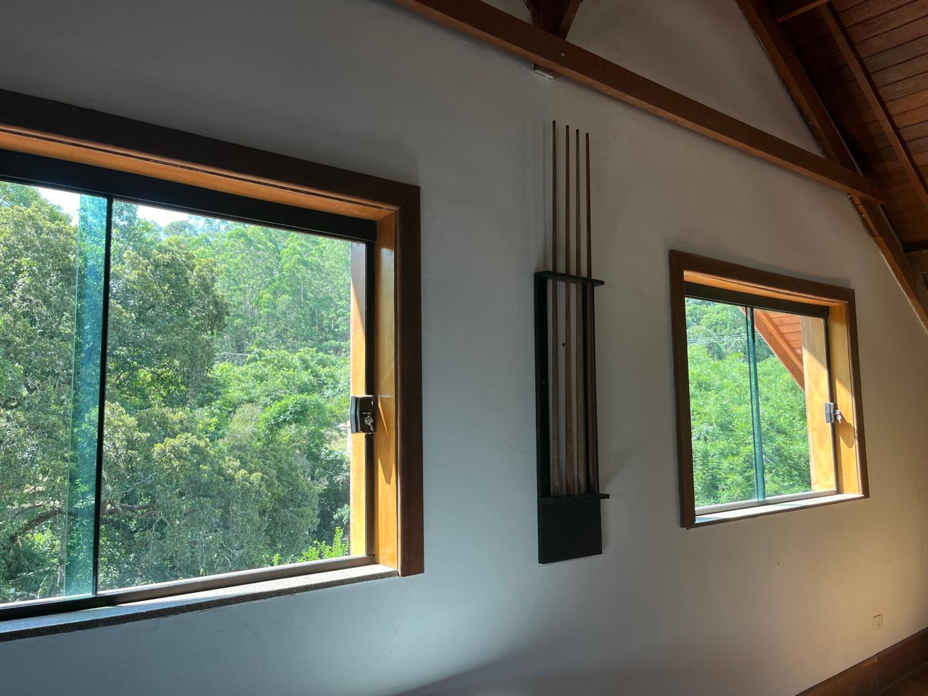 Mansão em Santo Antônio do Pinhal com 4 suítes, Wi-FI, churasqueira, casinha na árvore, bilhar e tênis de mesa