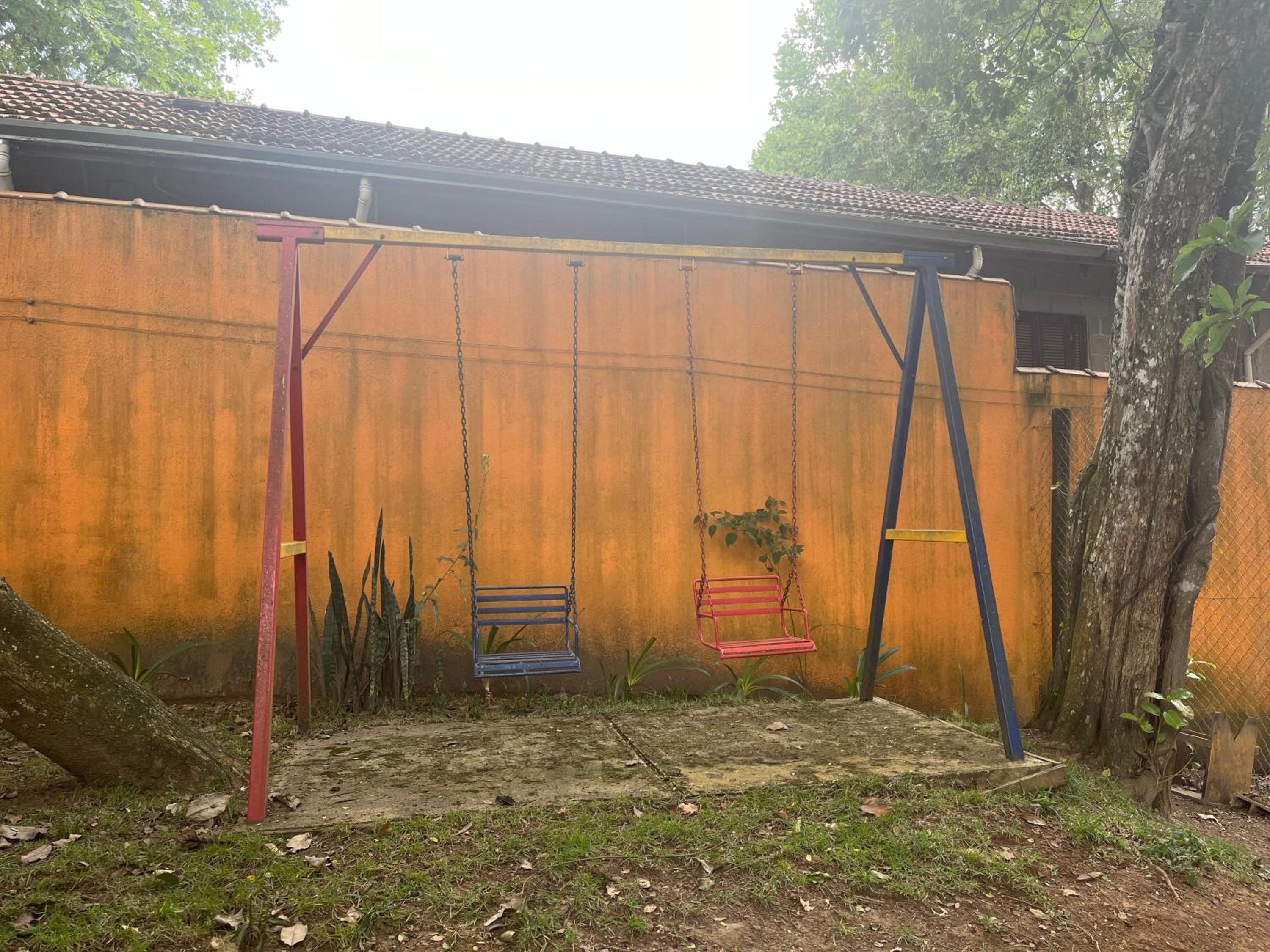 Mansão em Santo Antônio do Pinhal com 4 suítes, Wi-FI, churasqueira, casinha na árvore, bilhar e tênis de mesa
